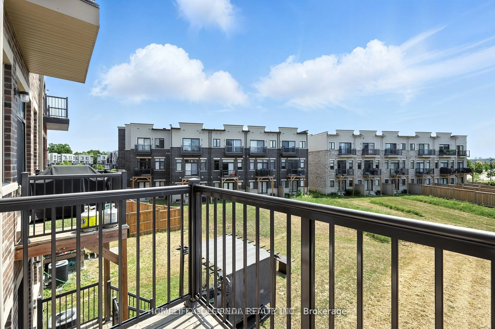 37 Arianna Crescent