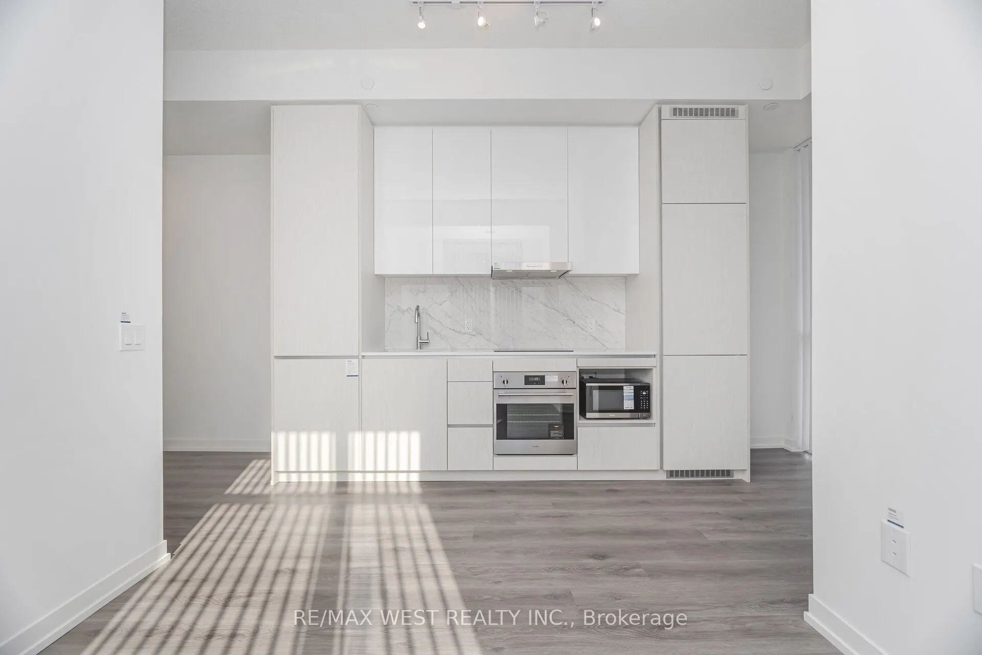 28 Interchange Way, #106