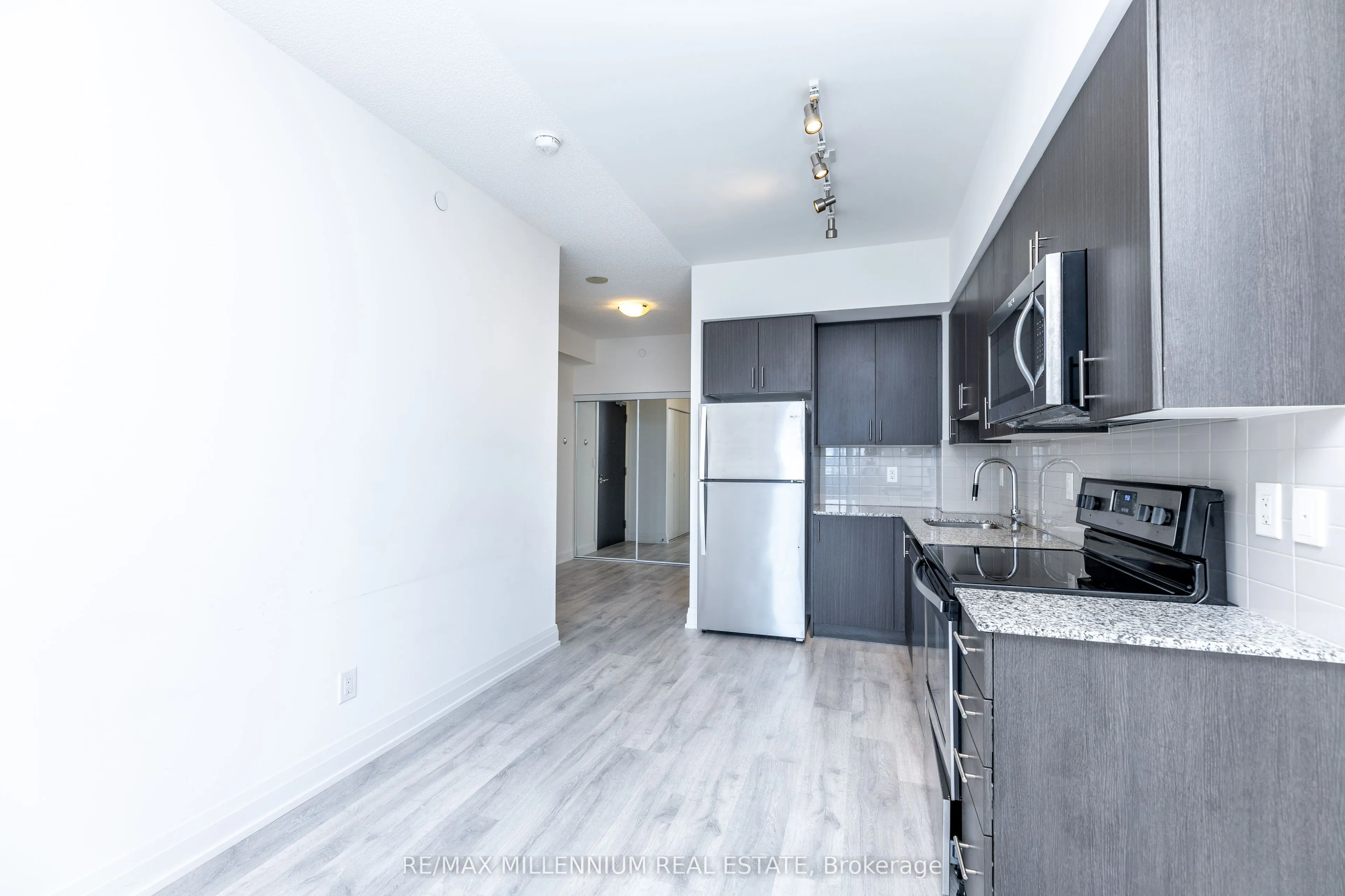 3700 Highway 7 Road, #1401