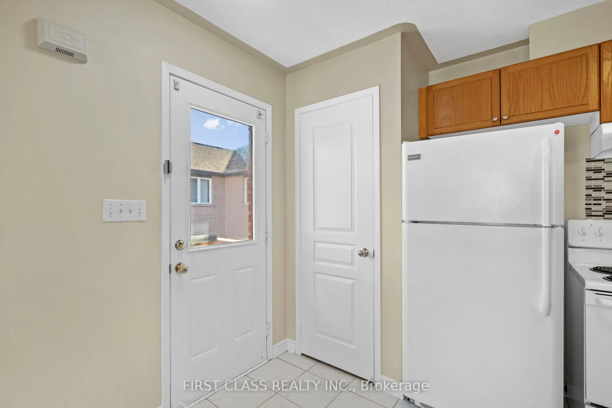 496 White's Hill Avenue, #Coach House