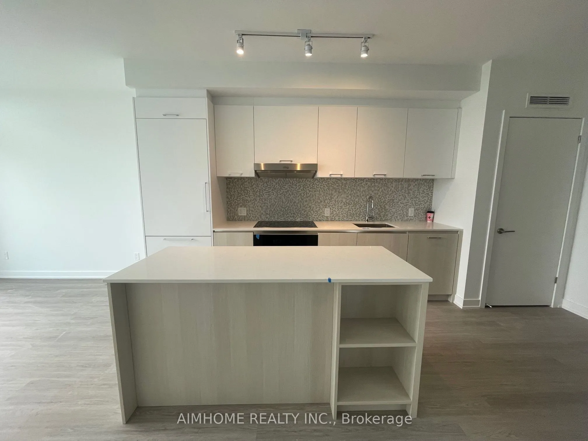 8188 Yonge Street, #914