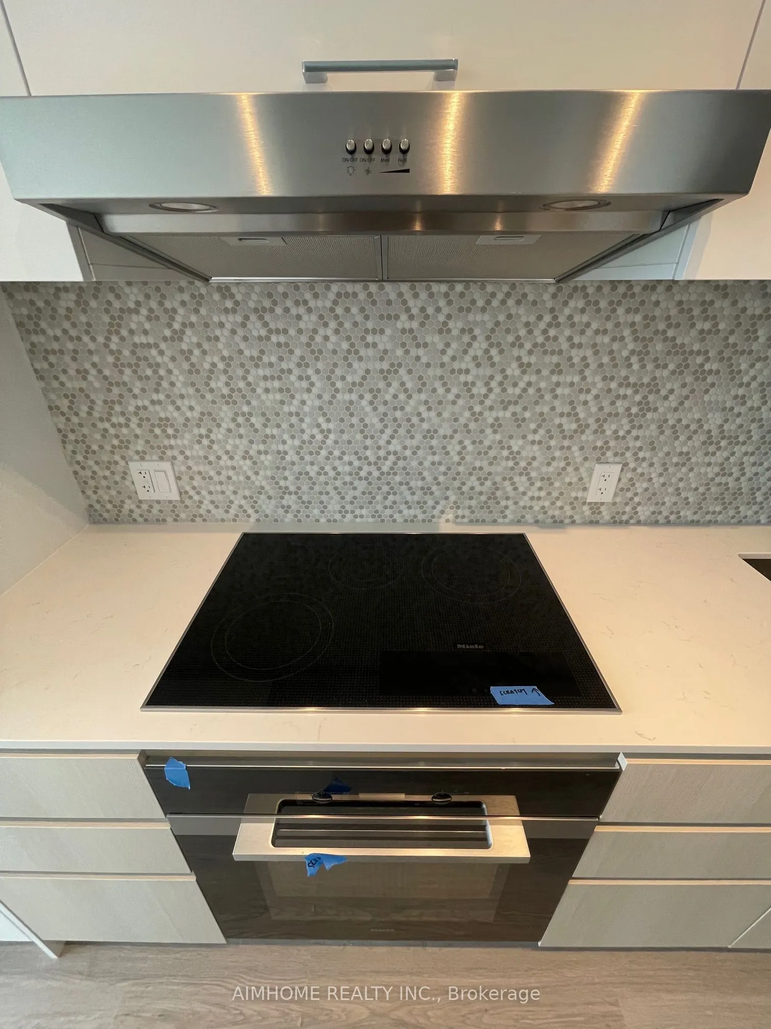 8188 Yonge Street, #914