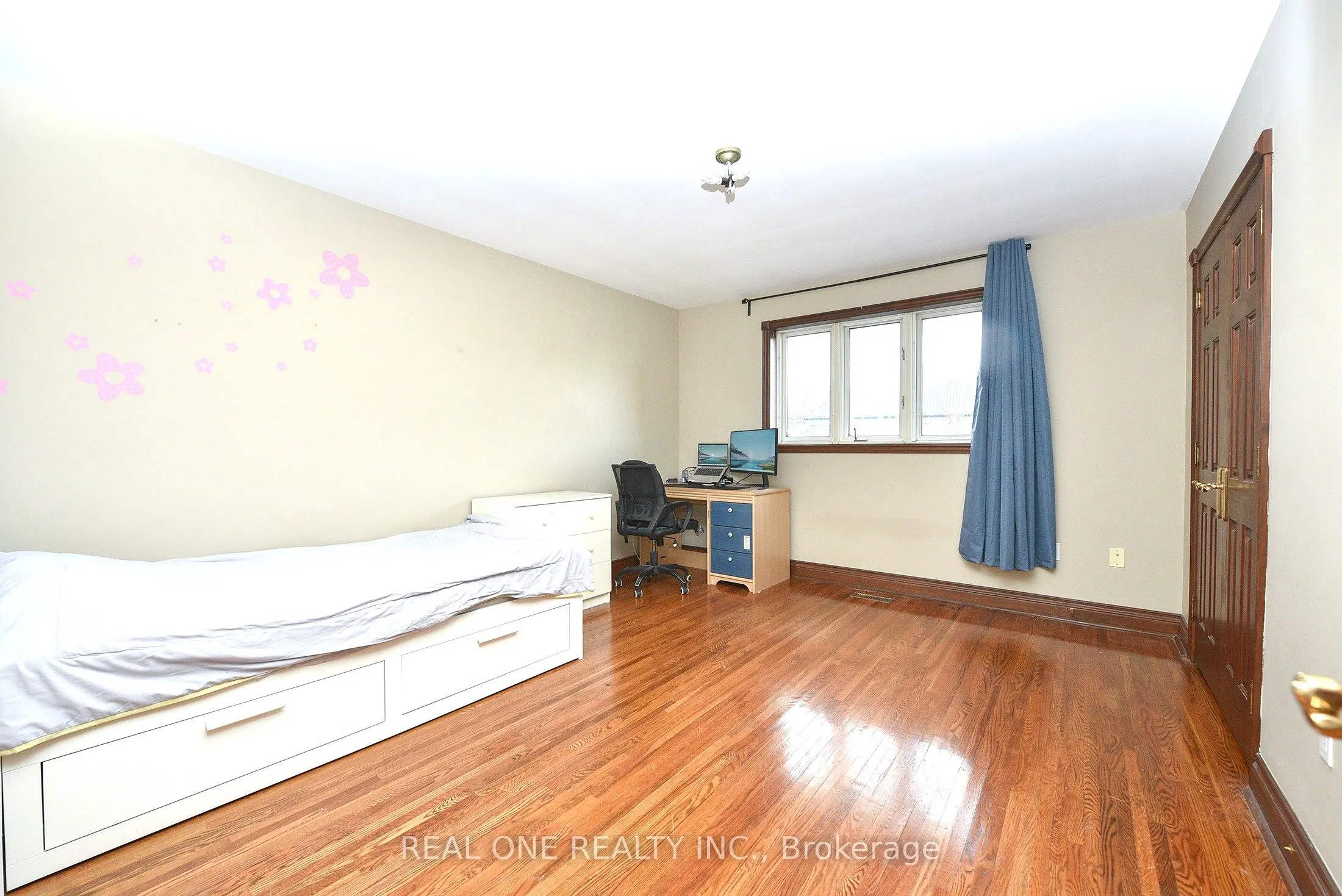 62 Lee Avenue