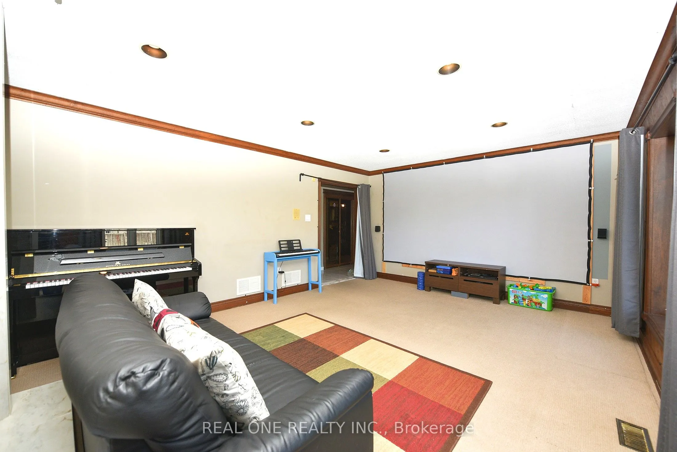 62 Lee Avenue