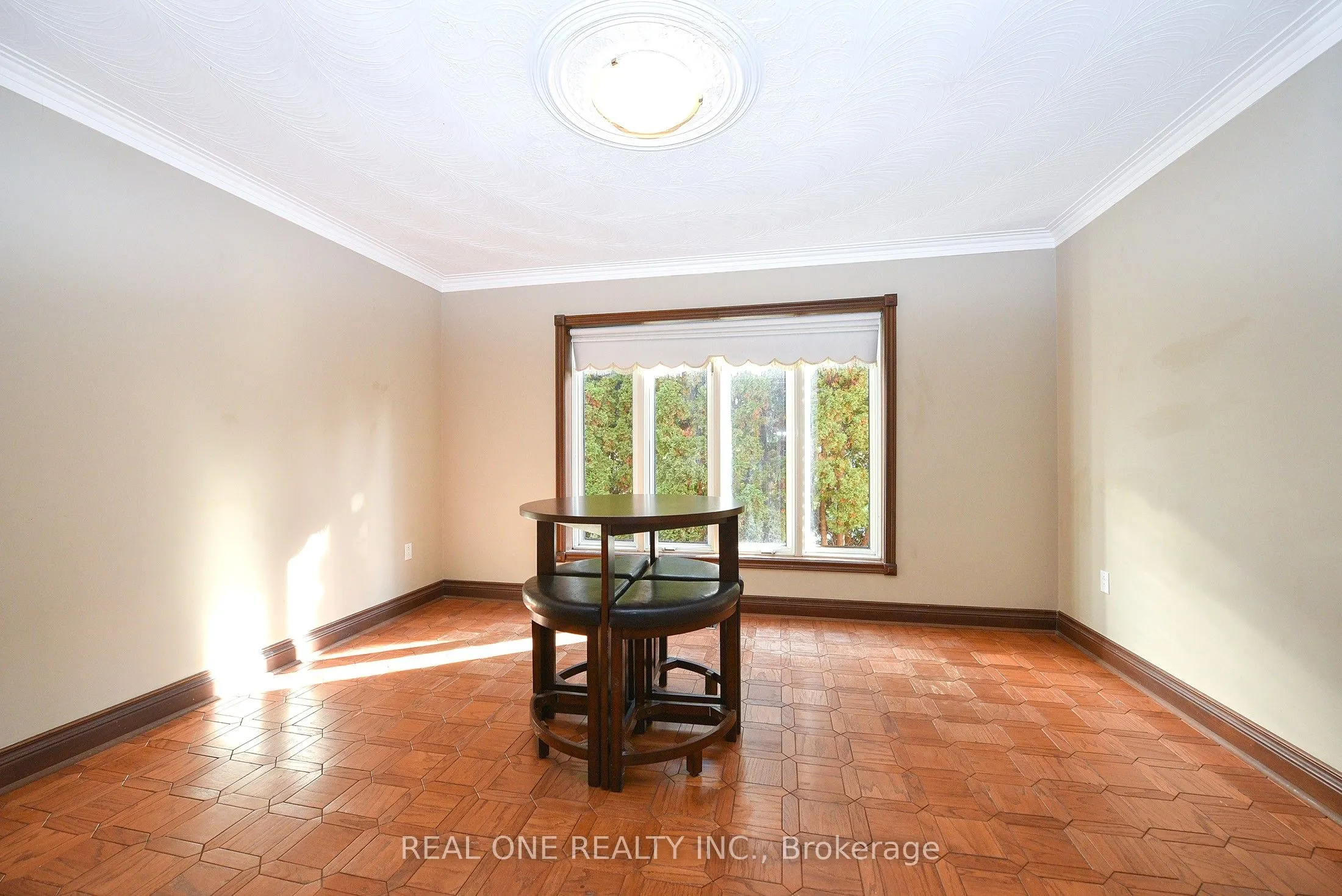 62 Lee Avenue