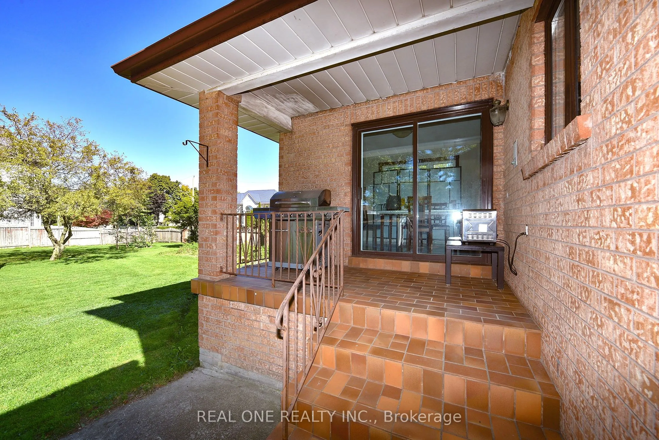 62 Lee Avenue