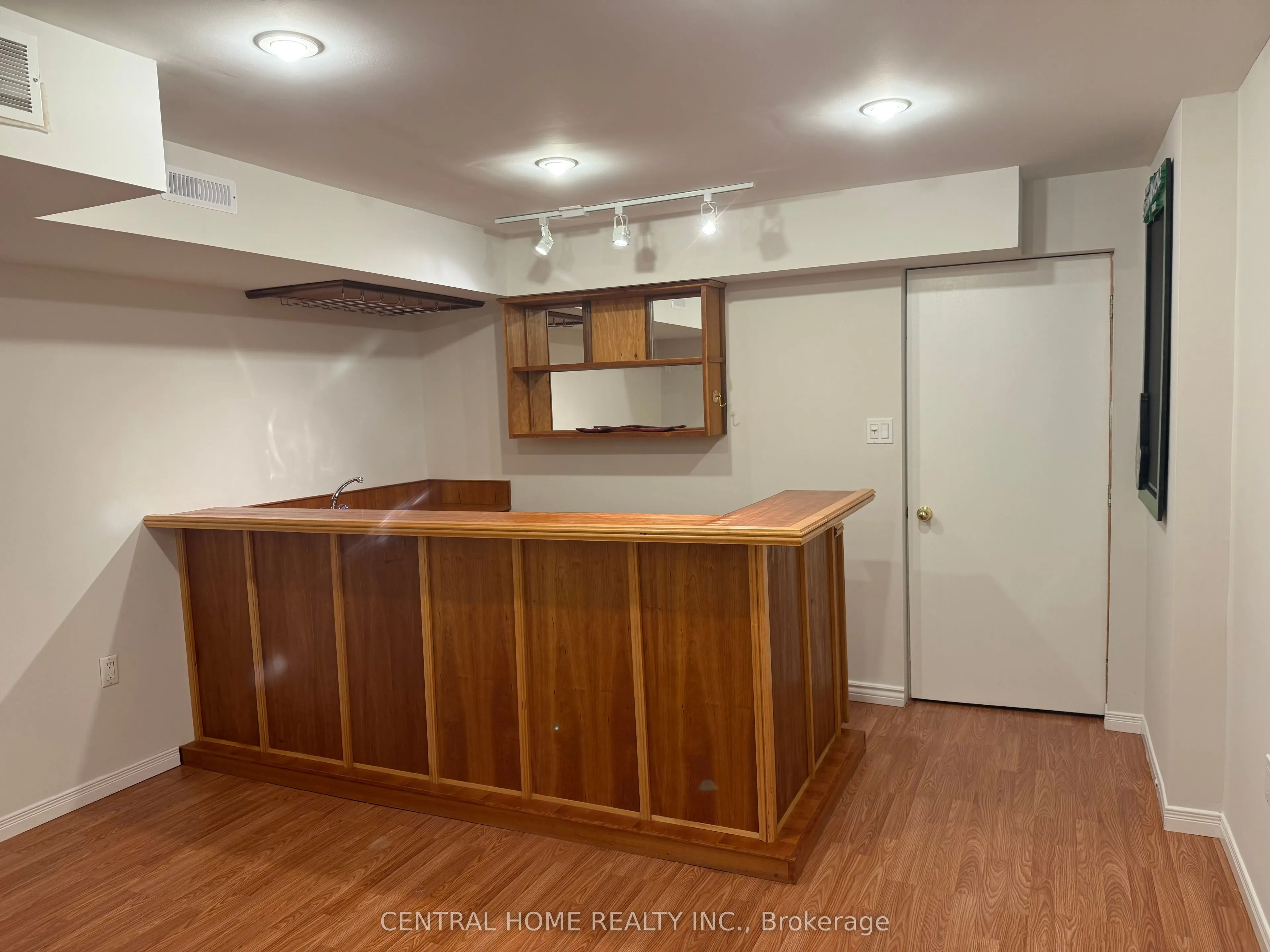 81 Bassett Avenue