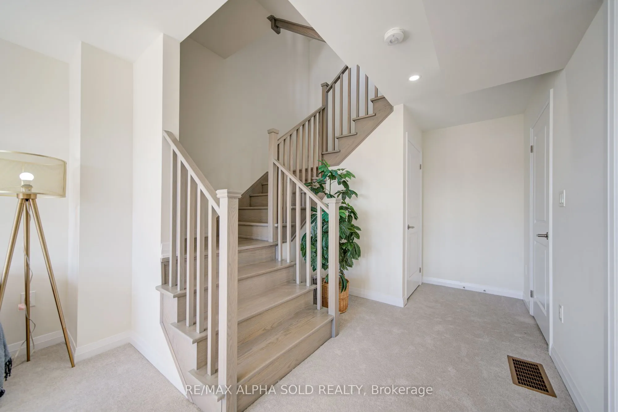 11415 LESLIE Street