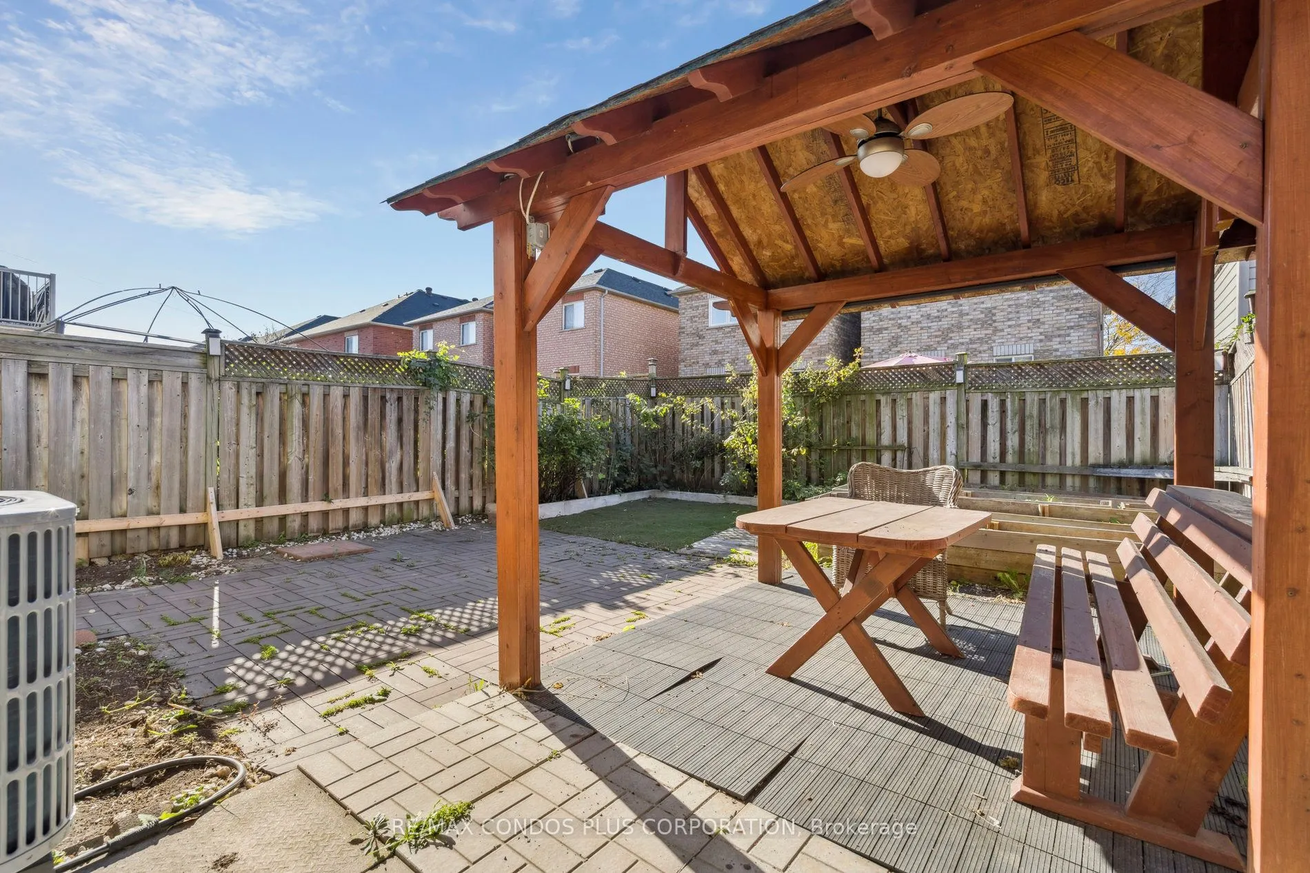 289 Deepsprings Crescent