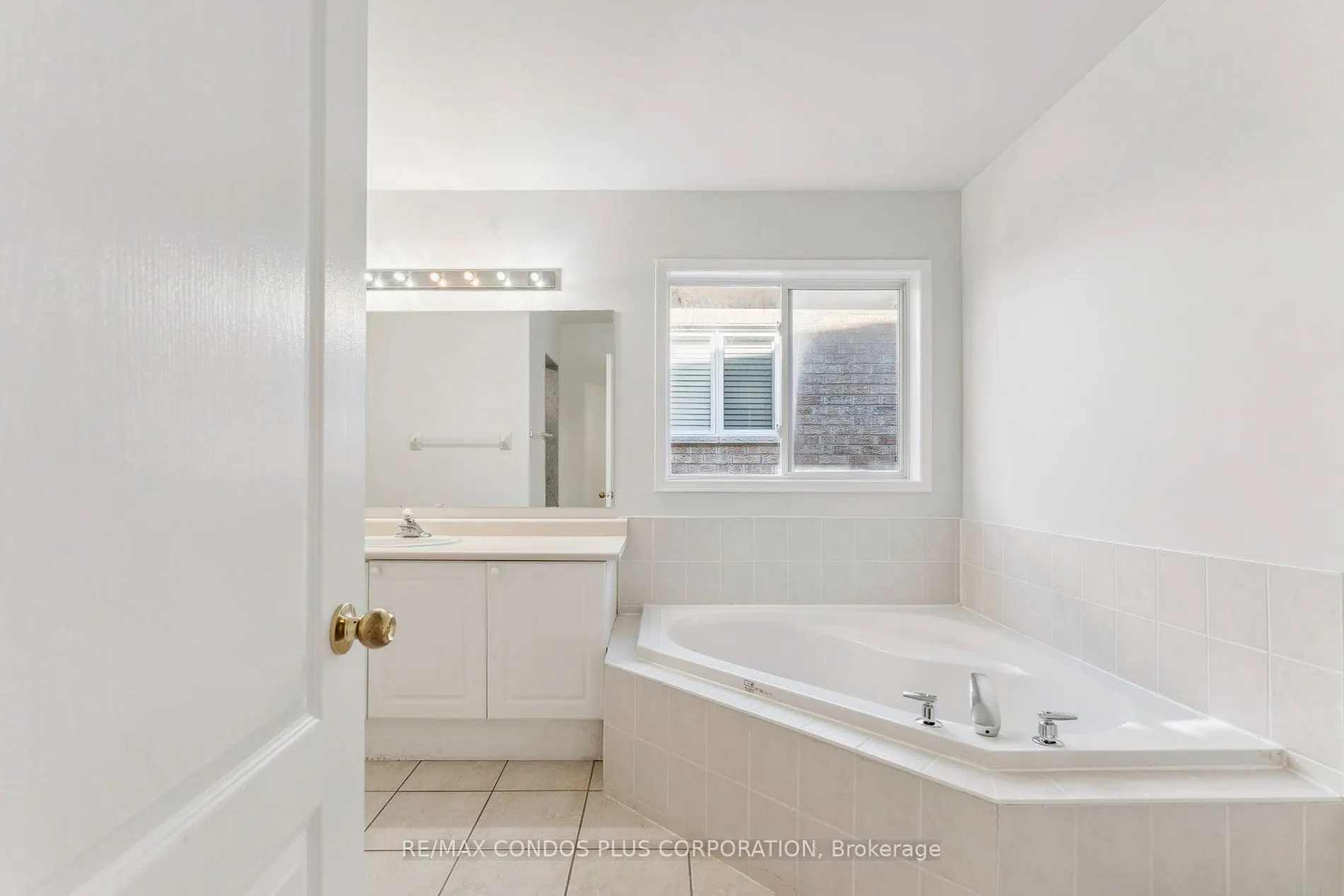 289 Deepsprings Crescent