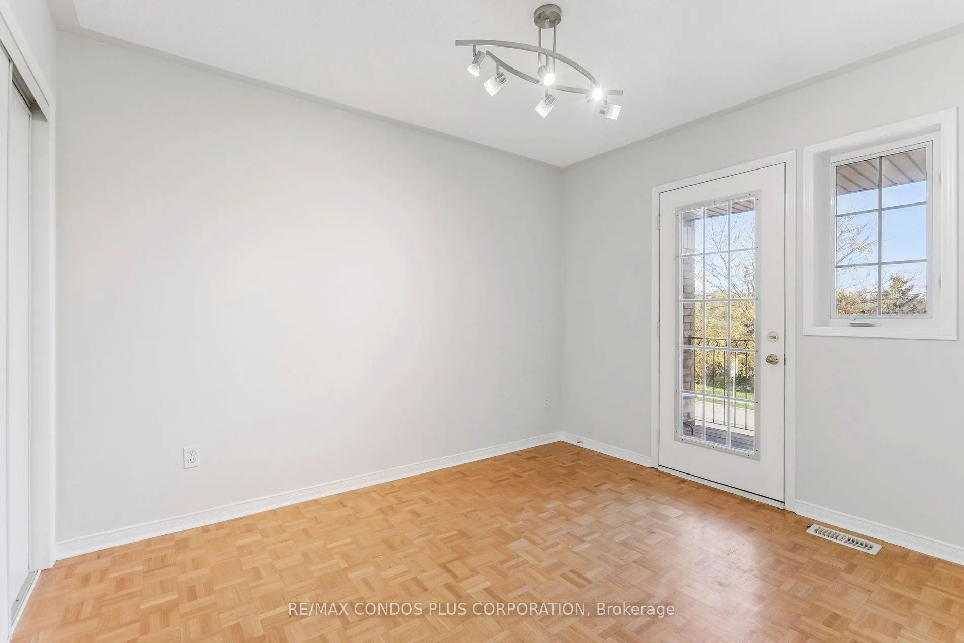 289 Deepsprings Crescent