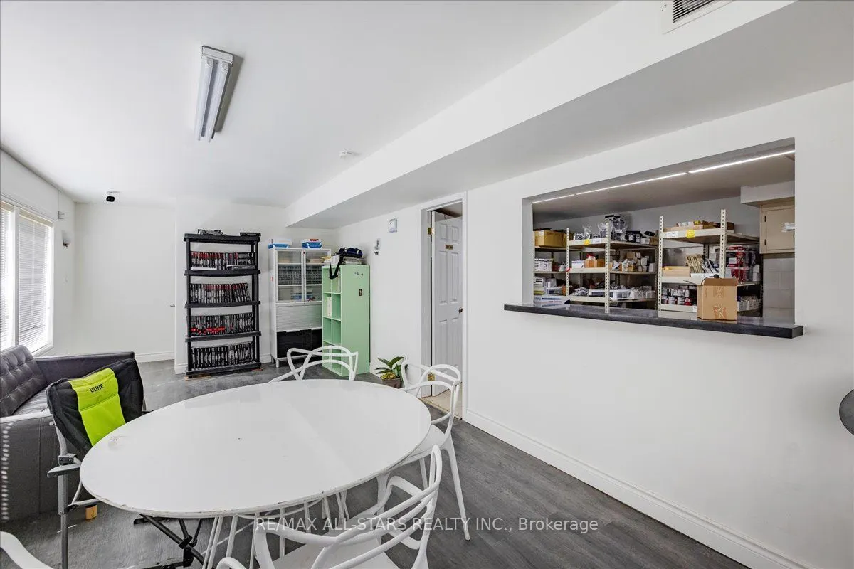 1354 Metro Road