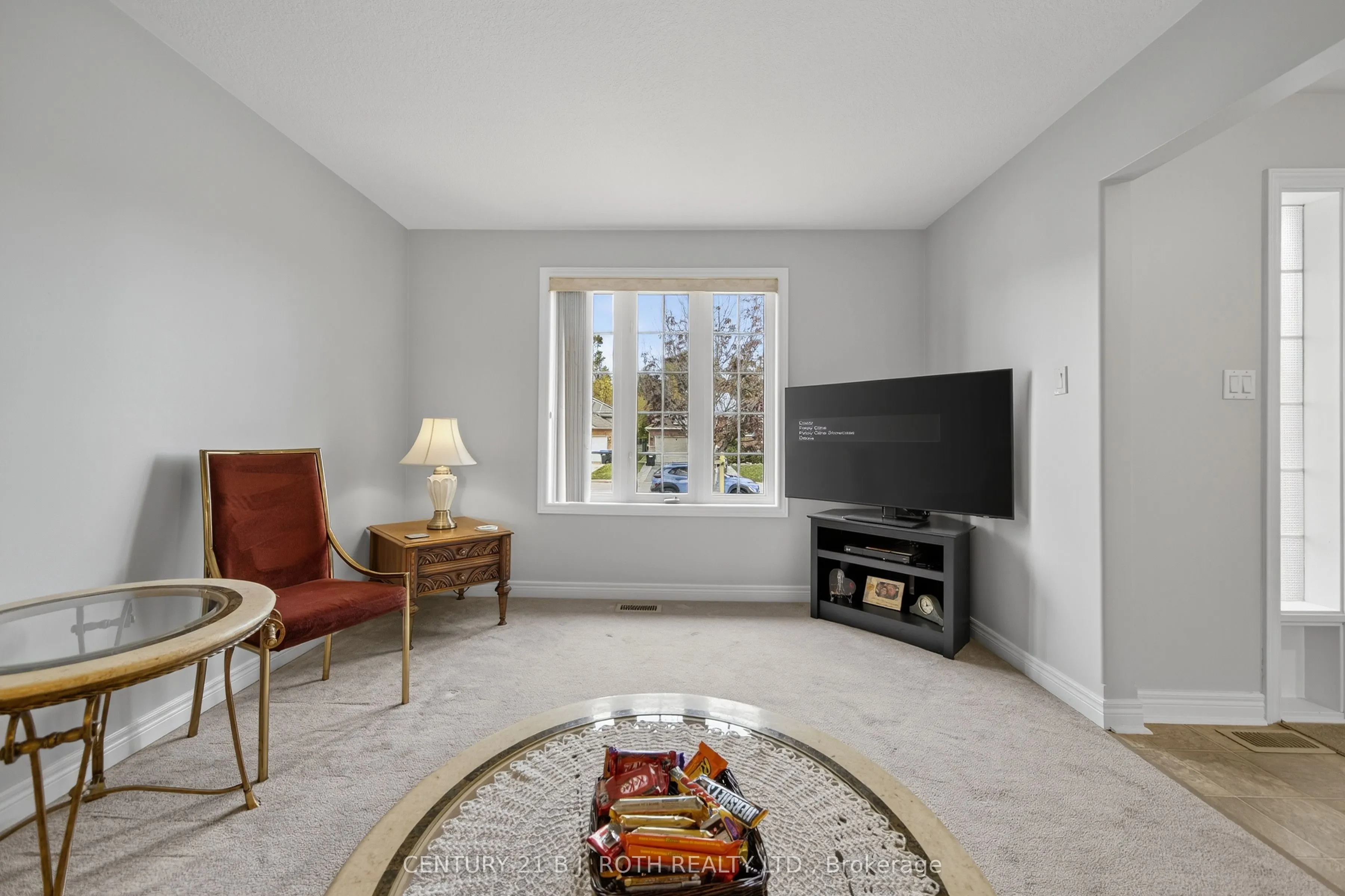 655 Glen Cedar Crescent