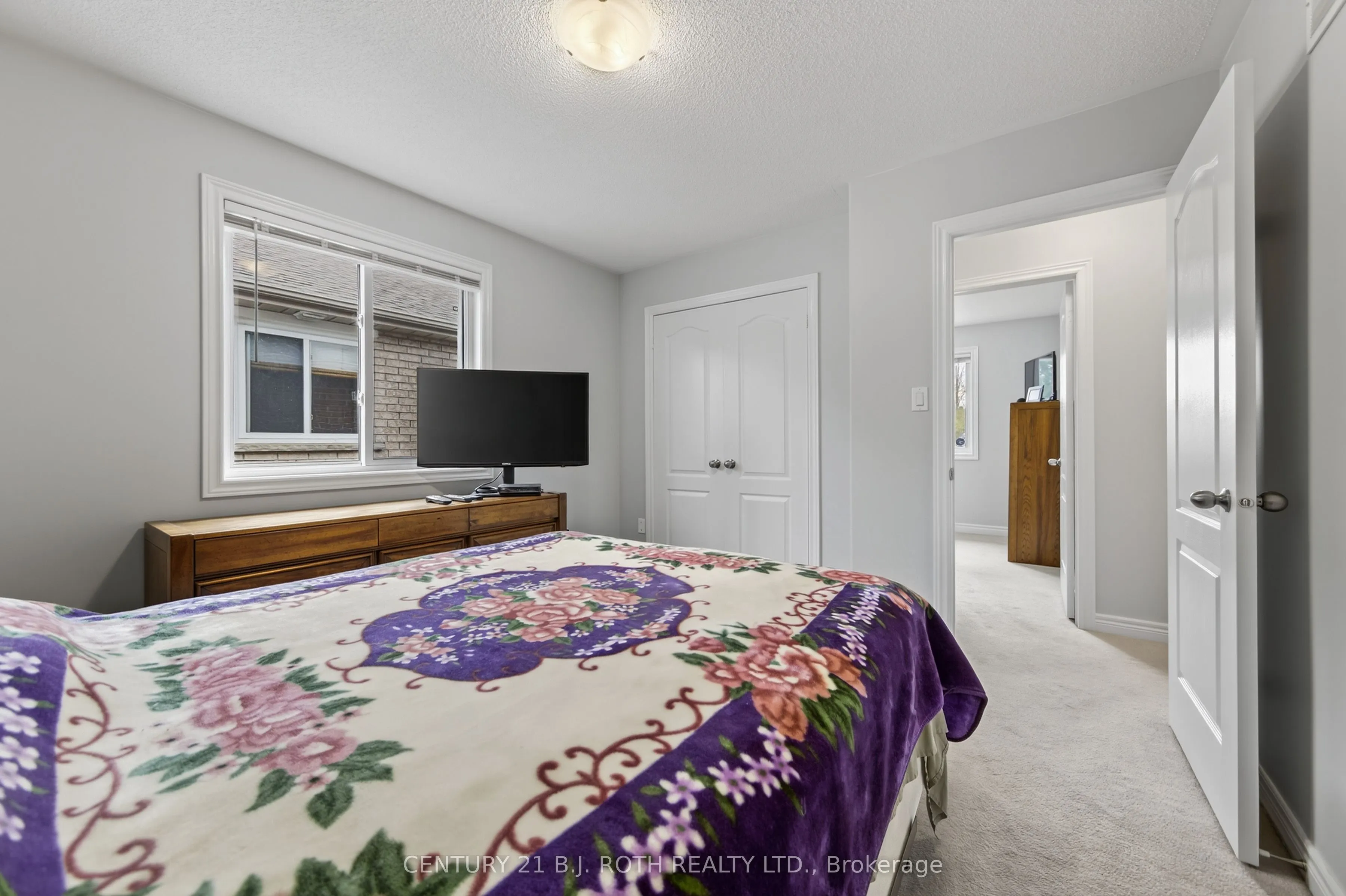 655 Glen Cedar Crescent