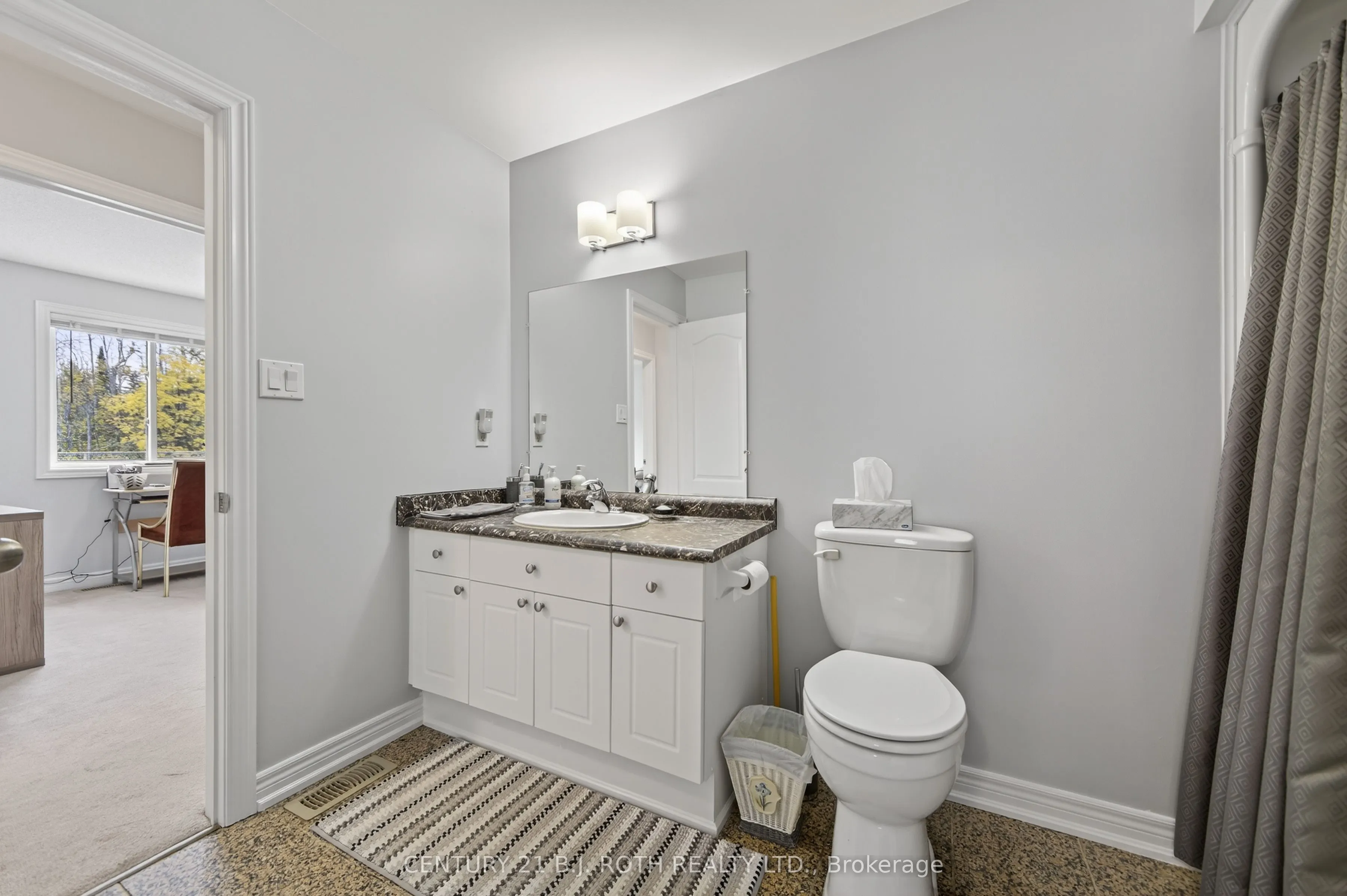 655 Glen Cedar Crescent
