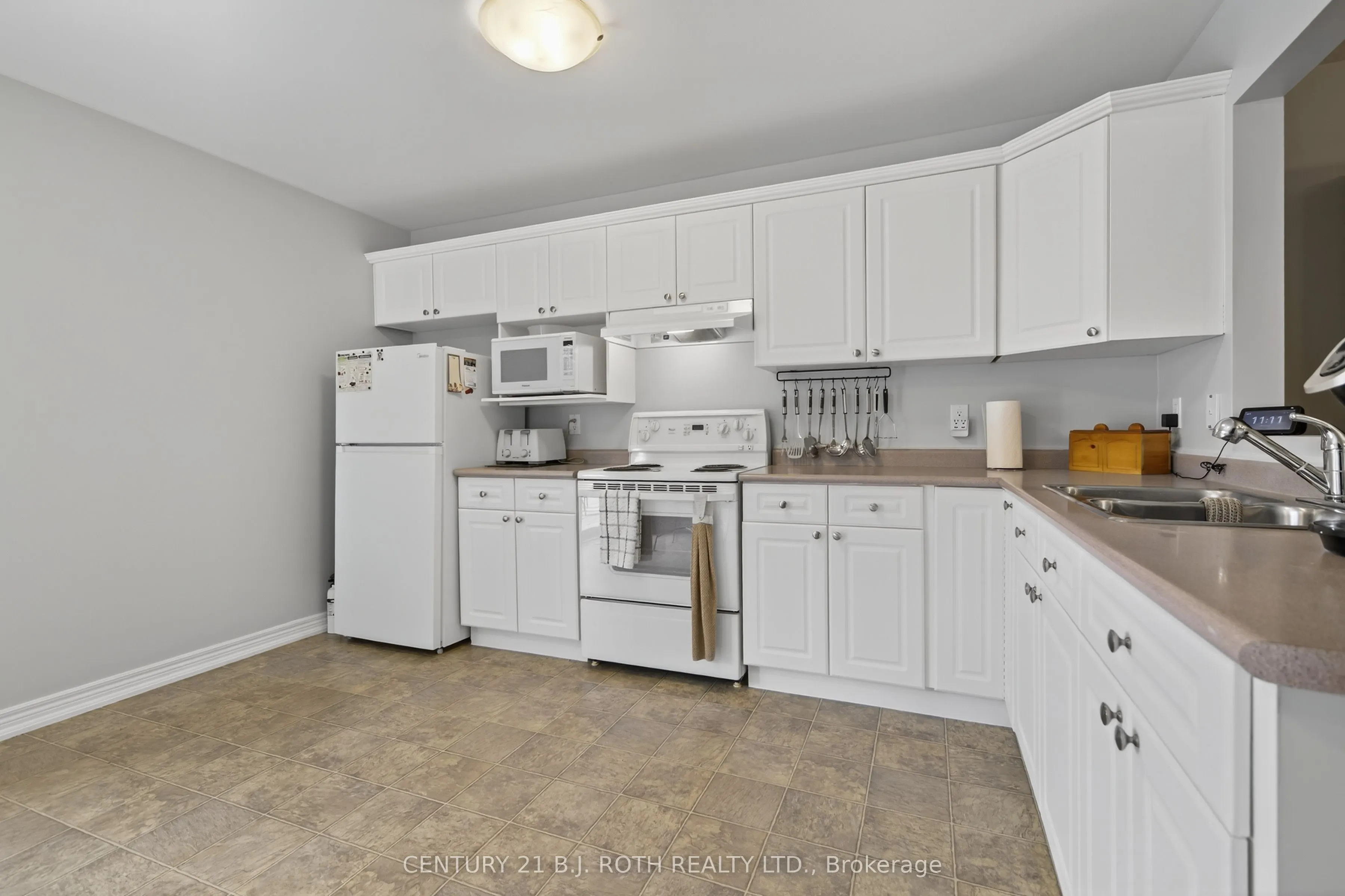 655 Glen Cedar Crescent