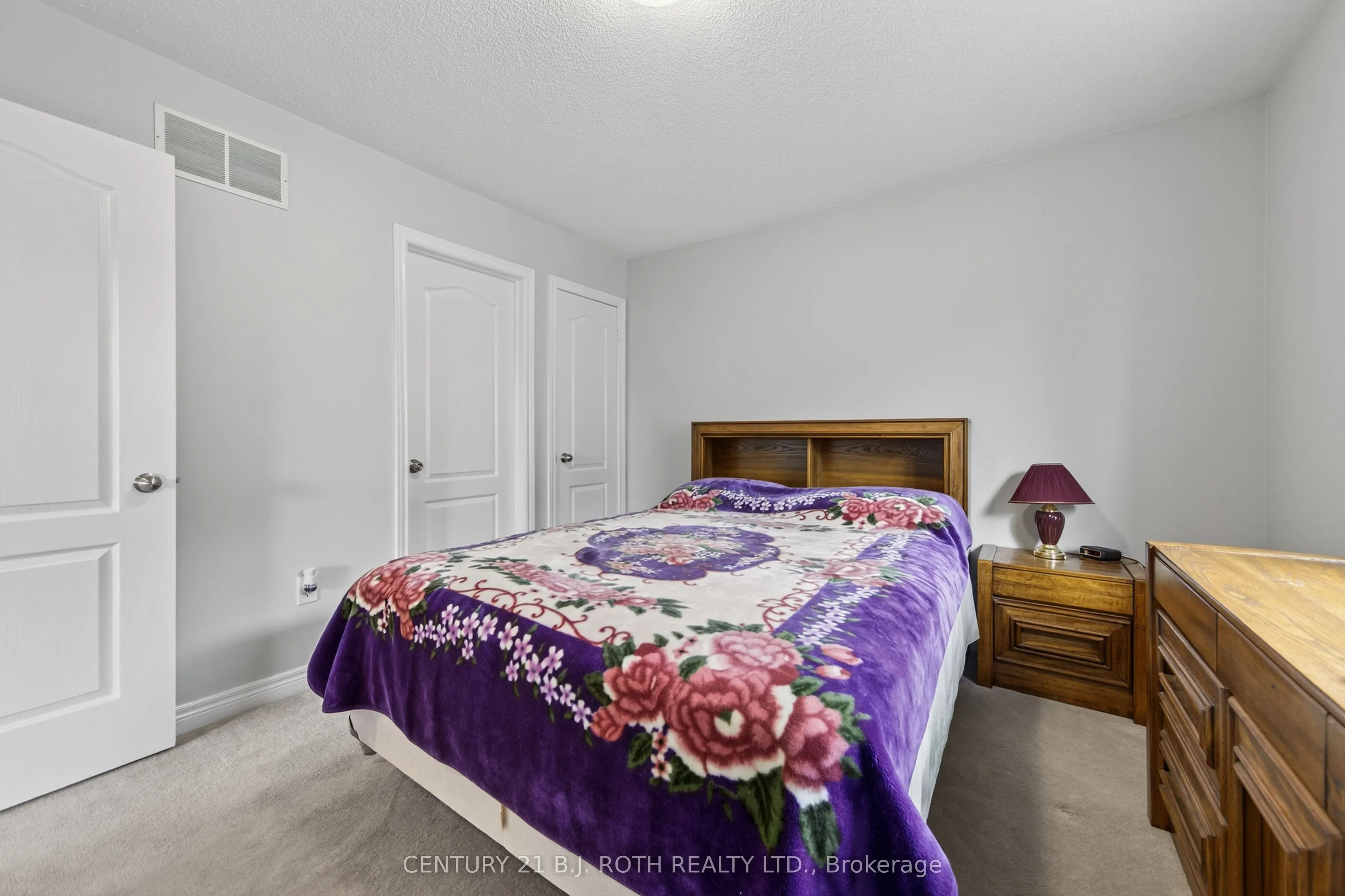 655 Glen Cedar Crescent