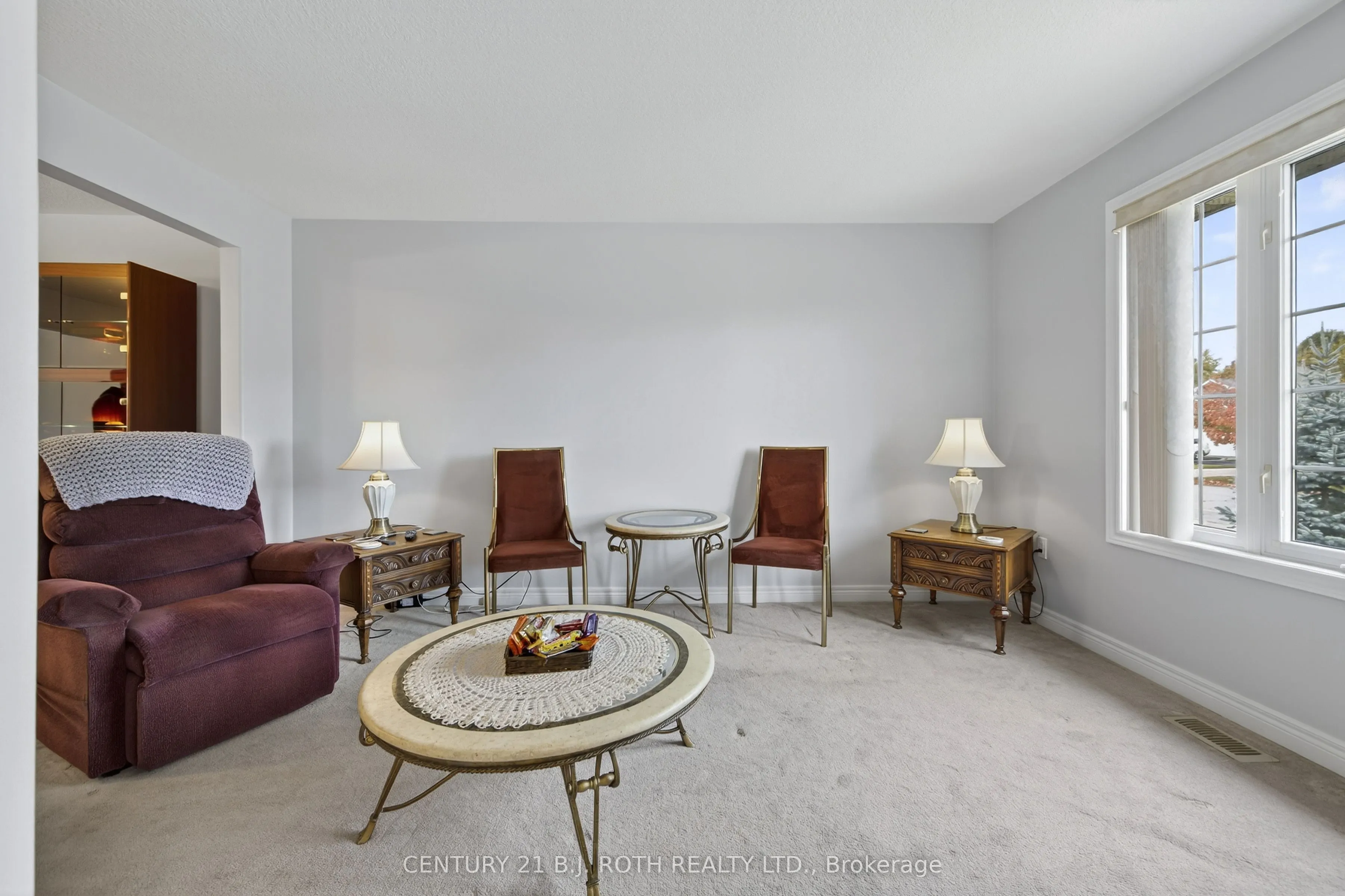 655 Glen Cedar Crescent