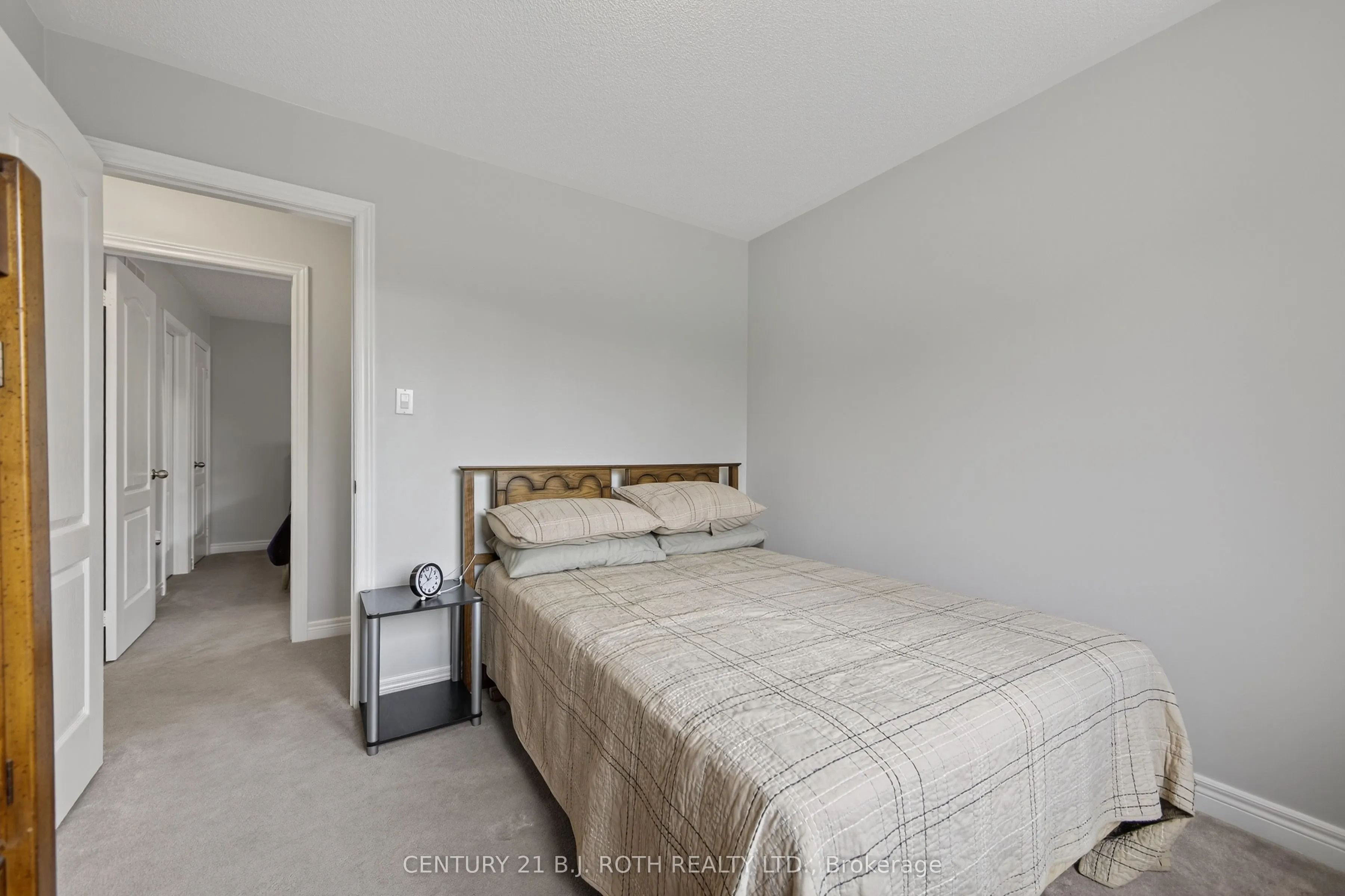 655 Glen Cedar Crescent