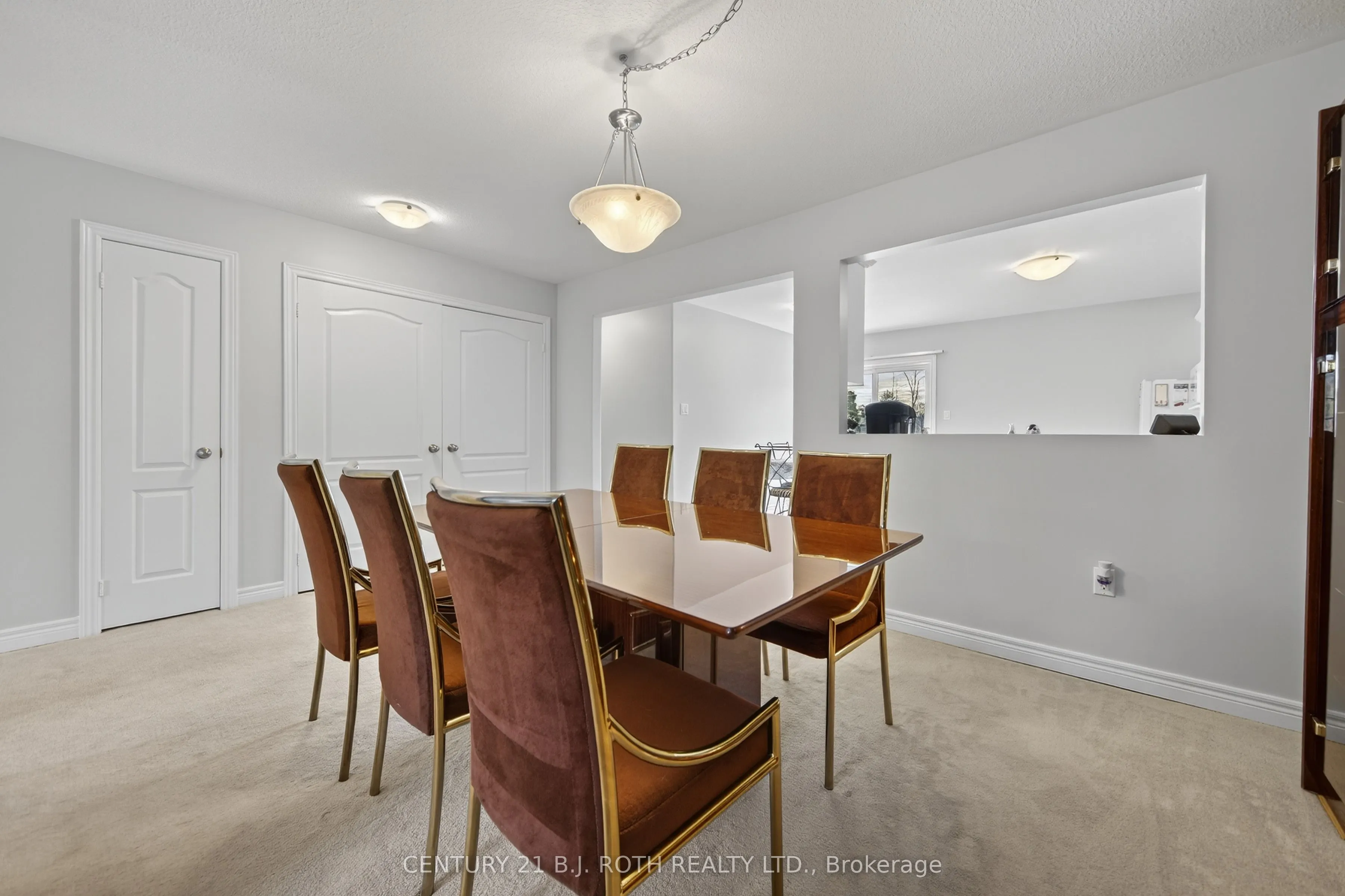 655 Glen Cedar Crescent