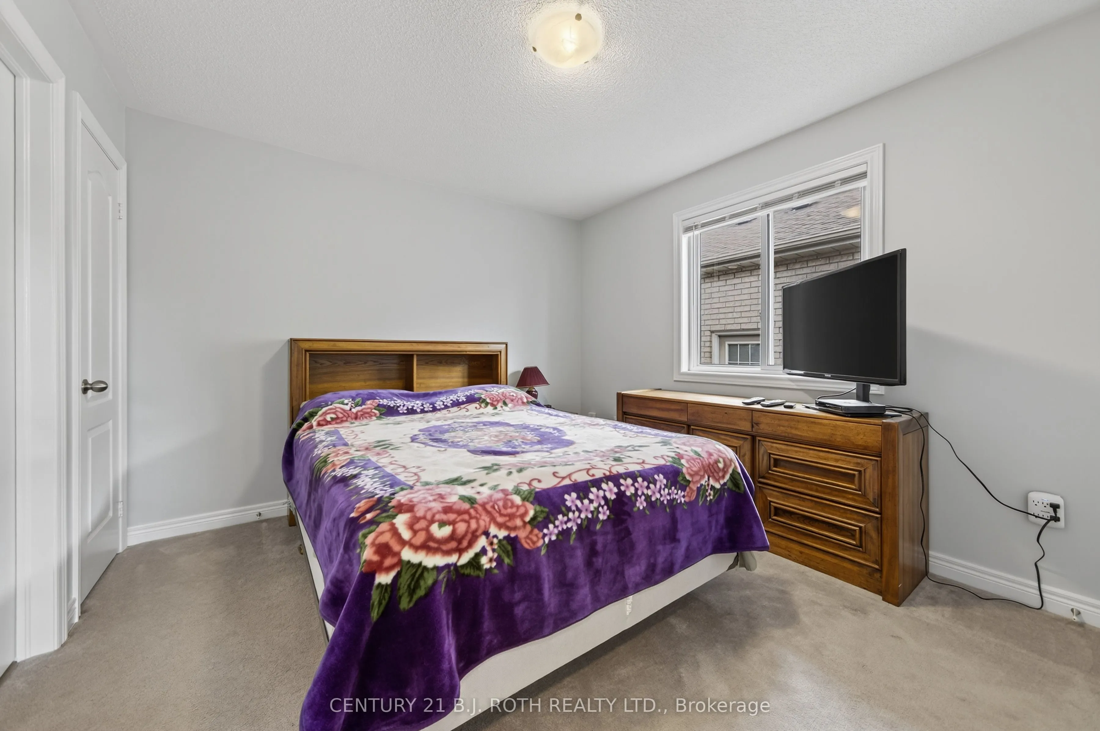 655 Glen Cedar Crescent