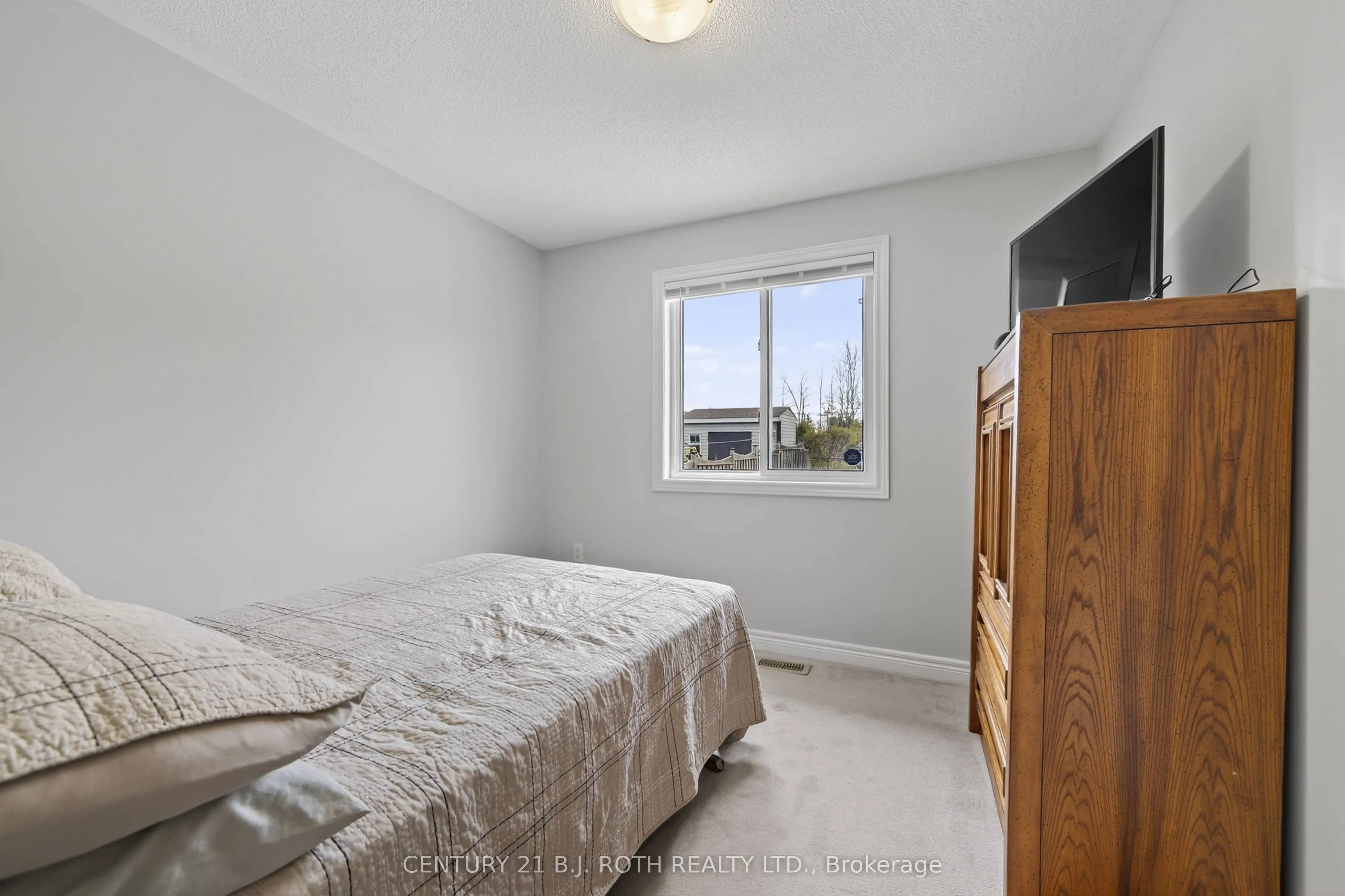 655 Glen Cedar Crescent