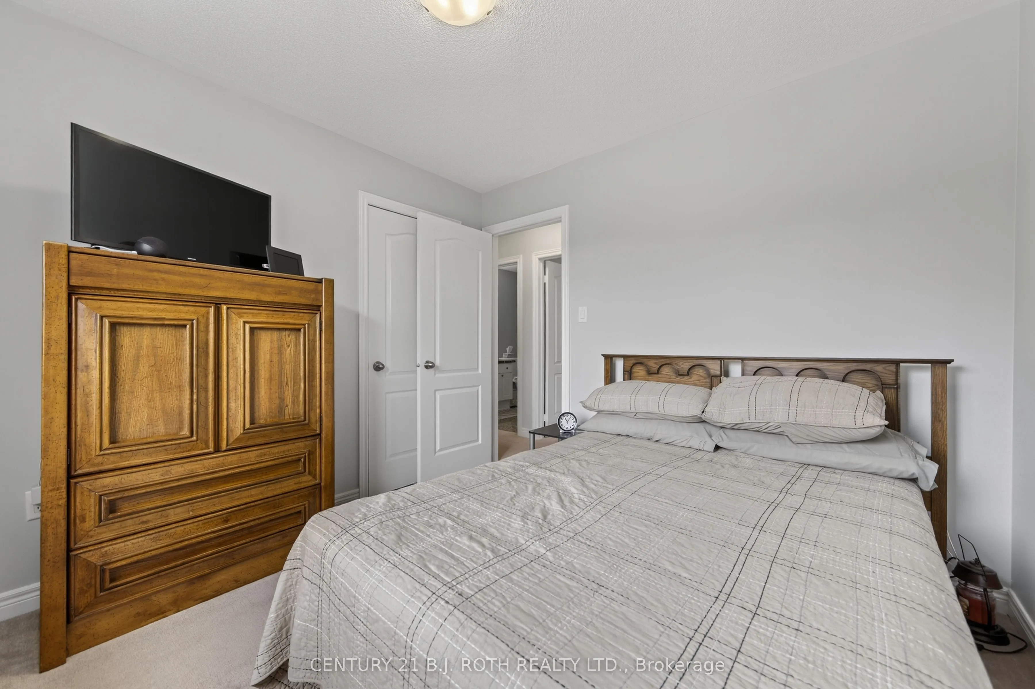 655 Glen Cedar Crescent
