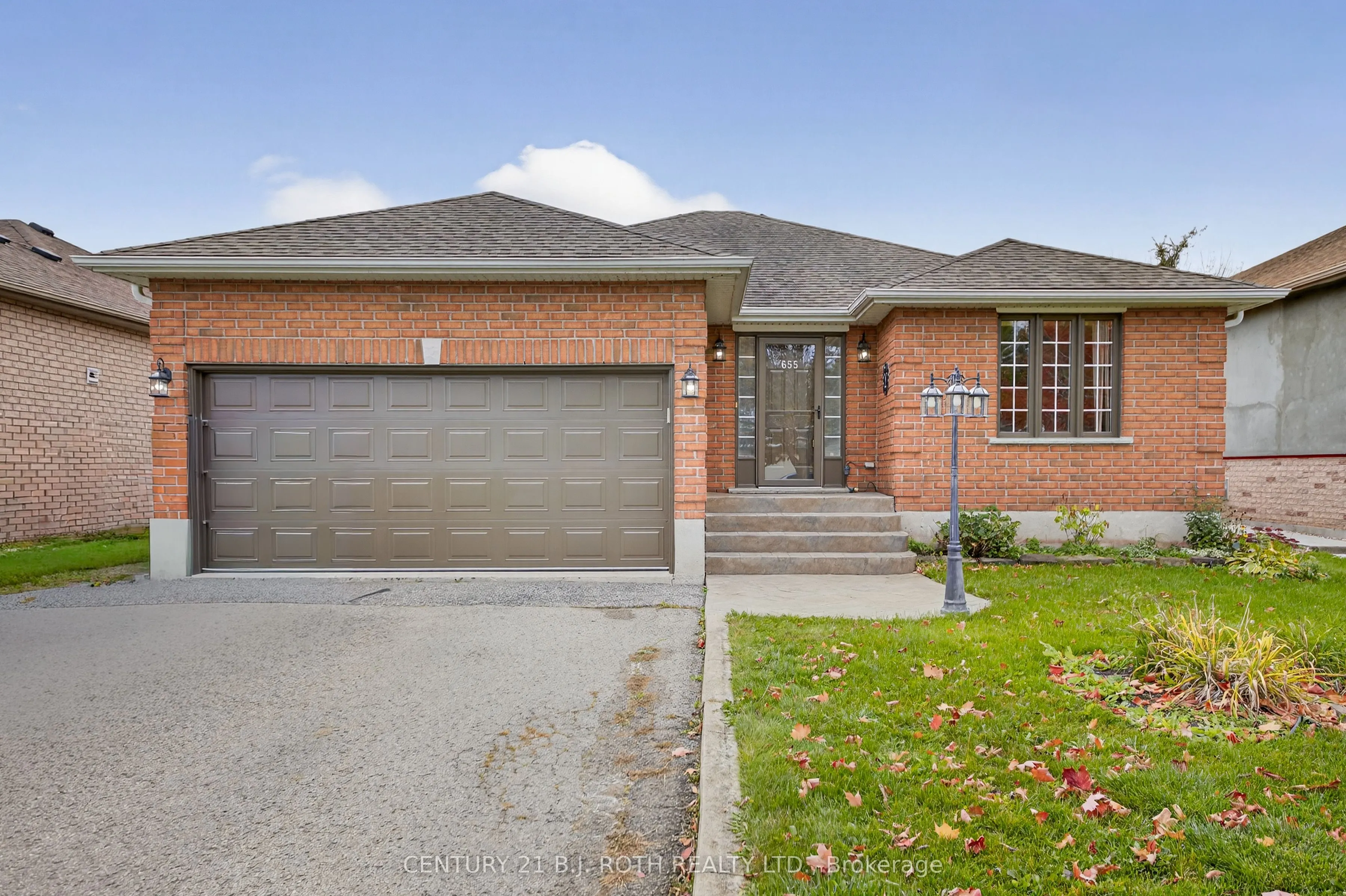 655 Glen Cedar Crescent