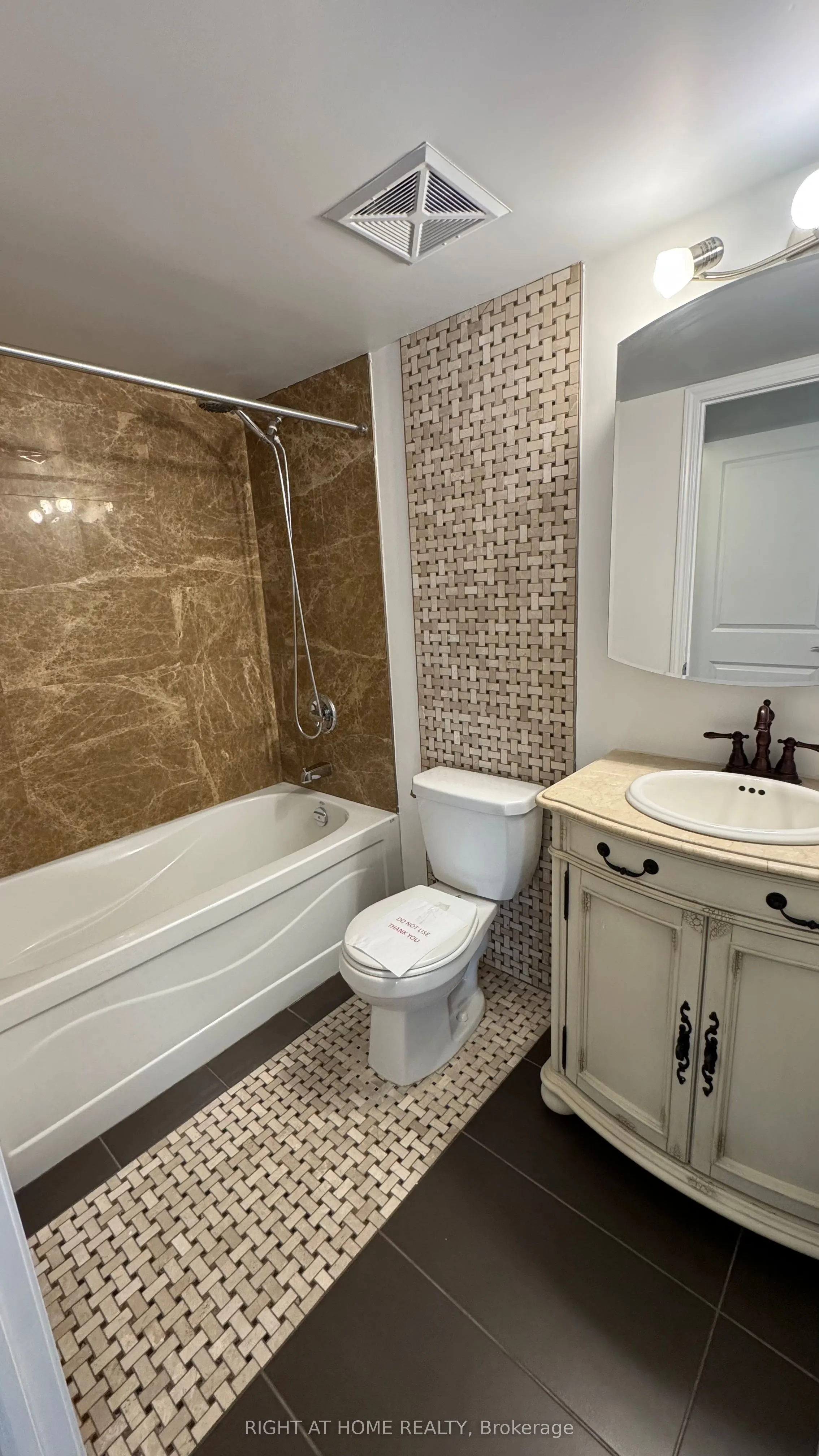 18 Harding Boulevard, #214