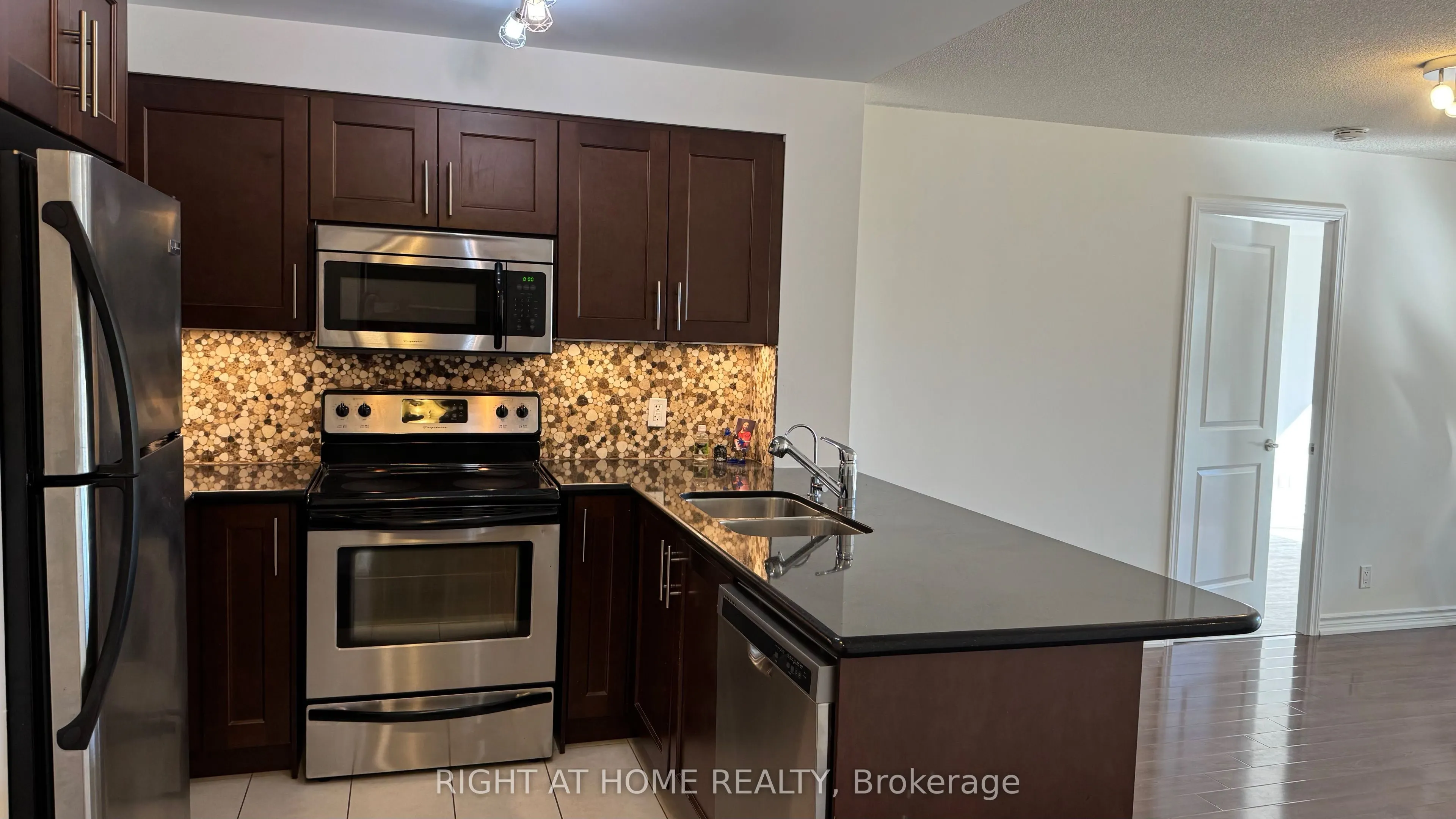 18 Harding Boulevard, #214