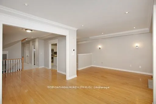 255 Shaftsbury Avenue, #27