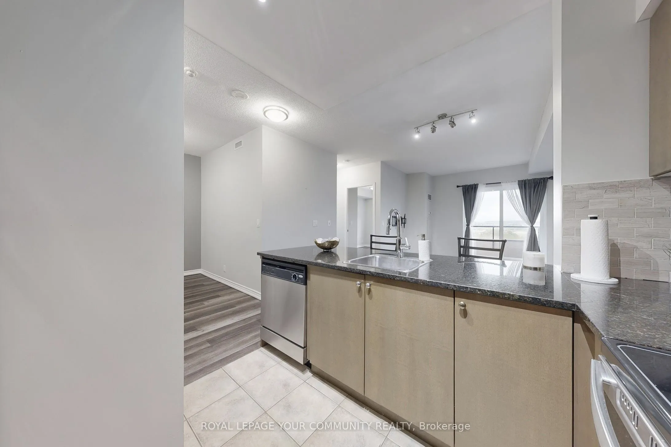 9225 Jane Street, #910