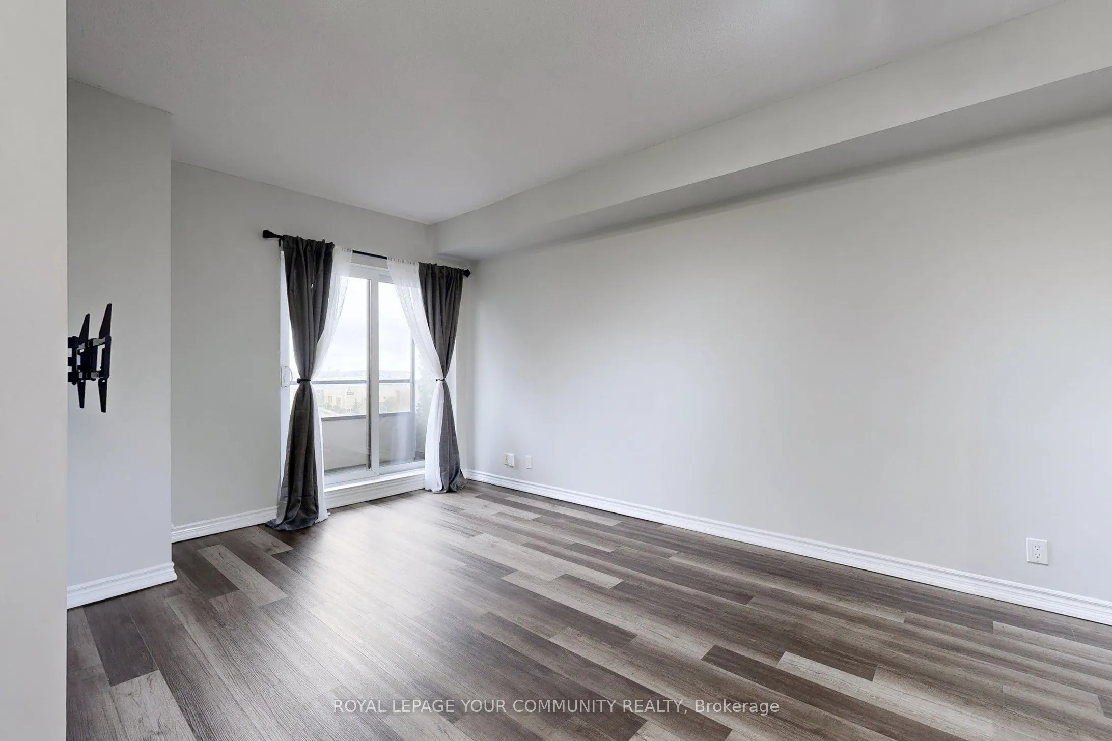9225 Jane Street, #910