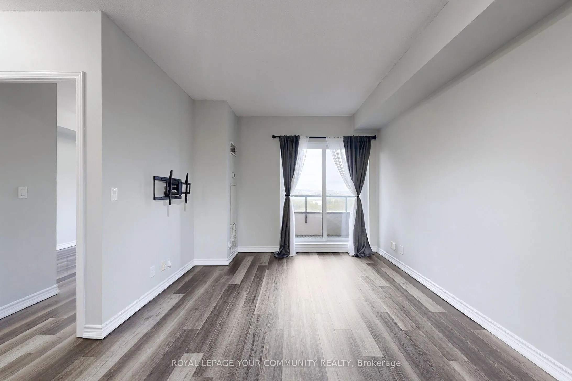 9225 Jane Street, #910