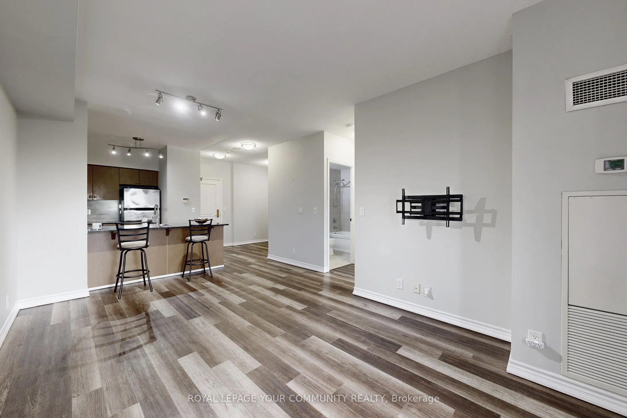 9225 Jane Street, #910