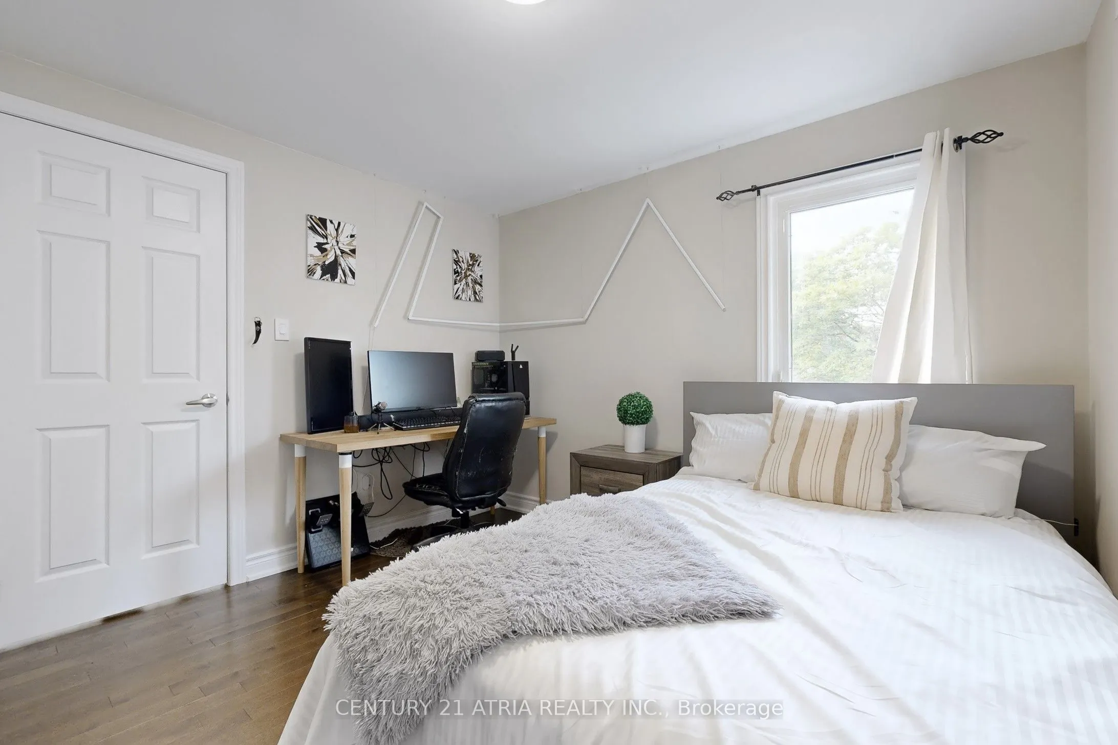 60 Steepleview Crescent