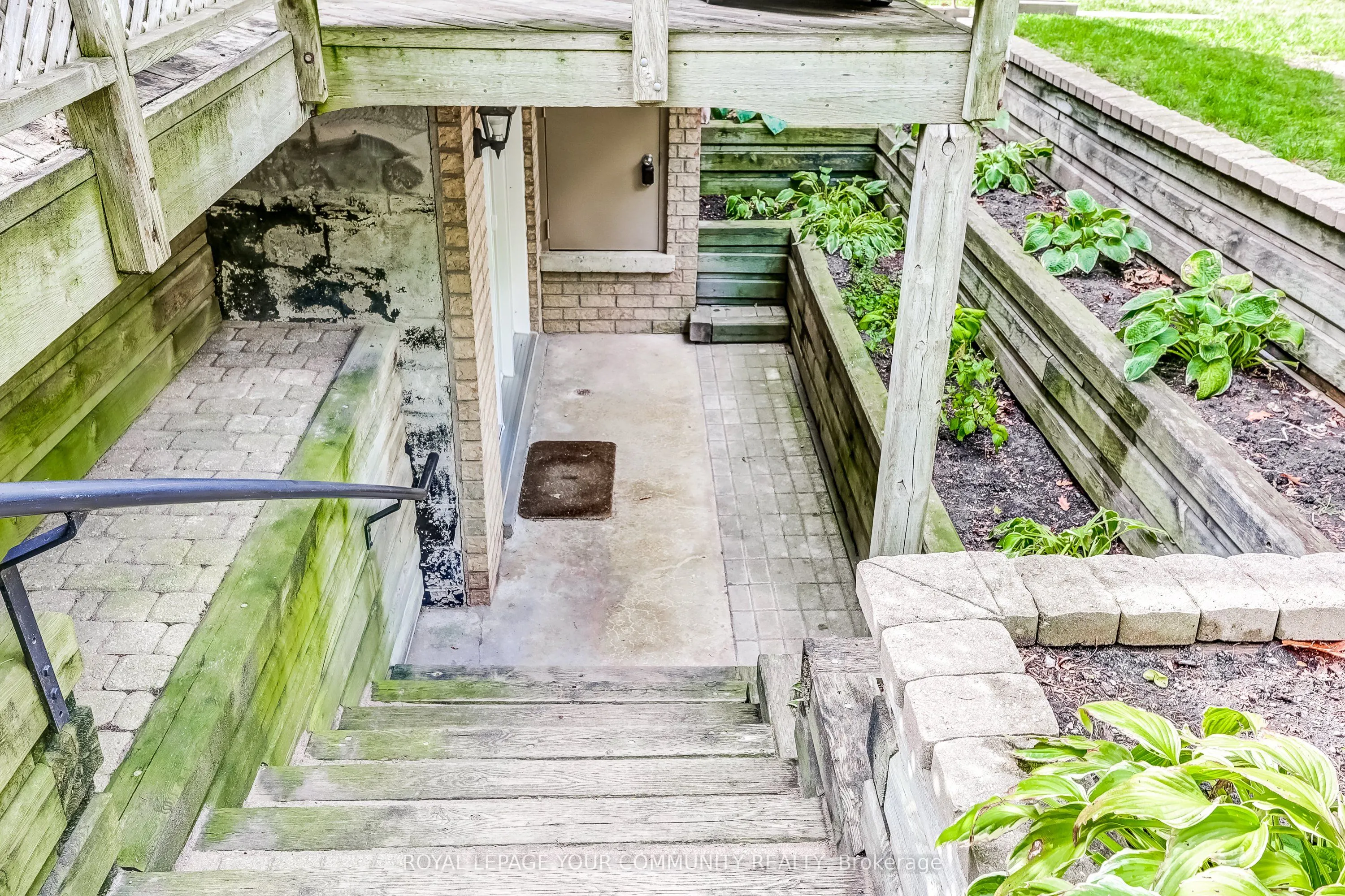 2 Rougecrest Drive