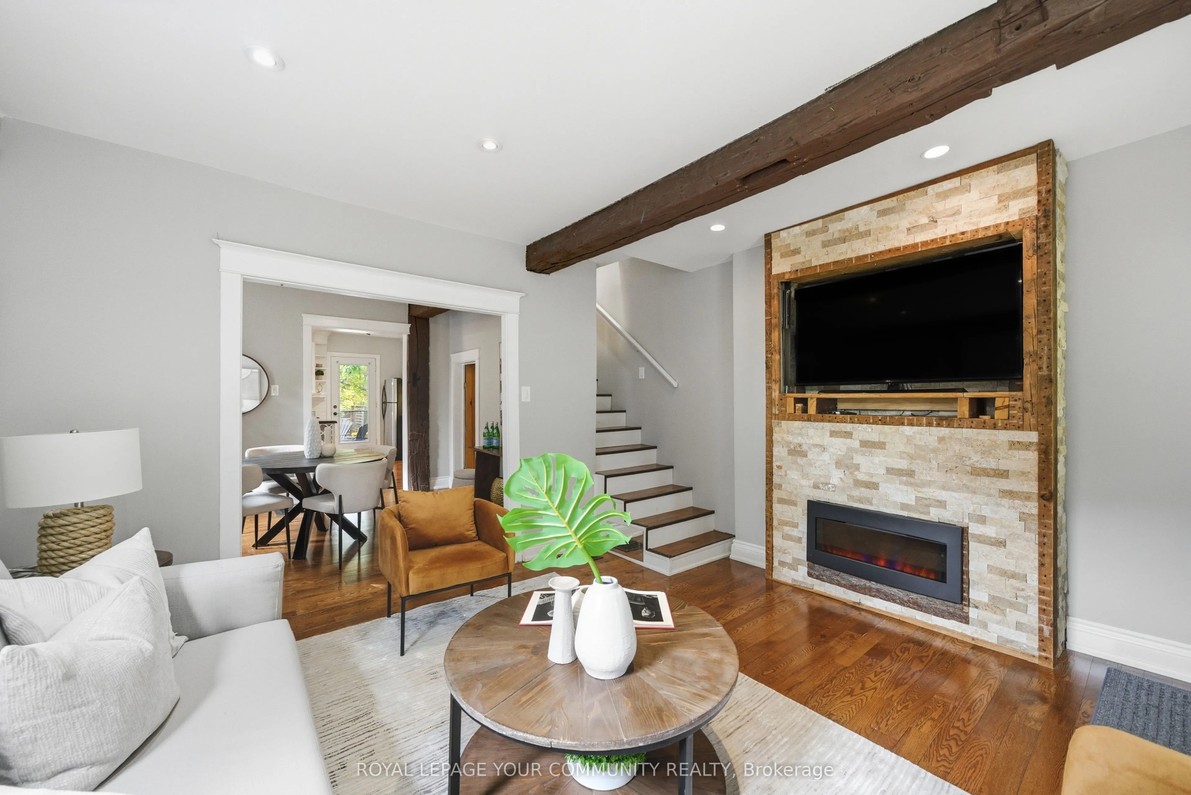 30 Elizabeth Street S