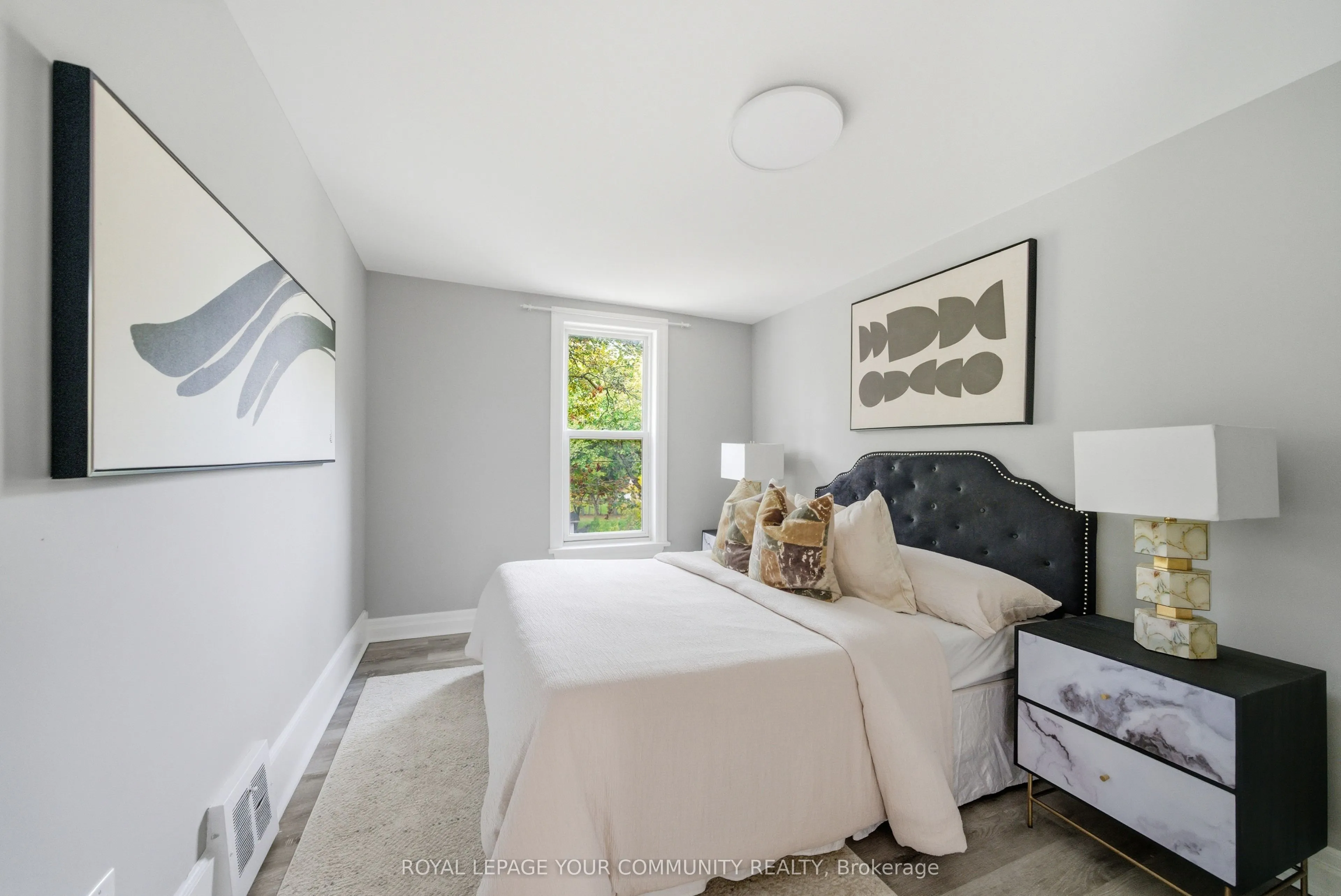 30 Elizabeth Street S