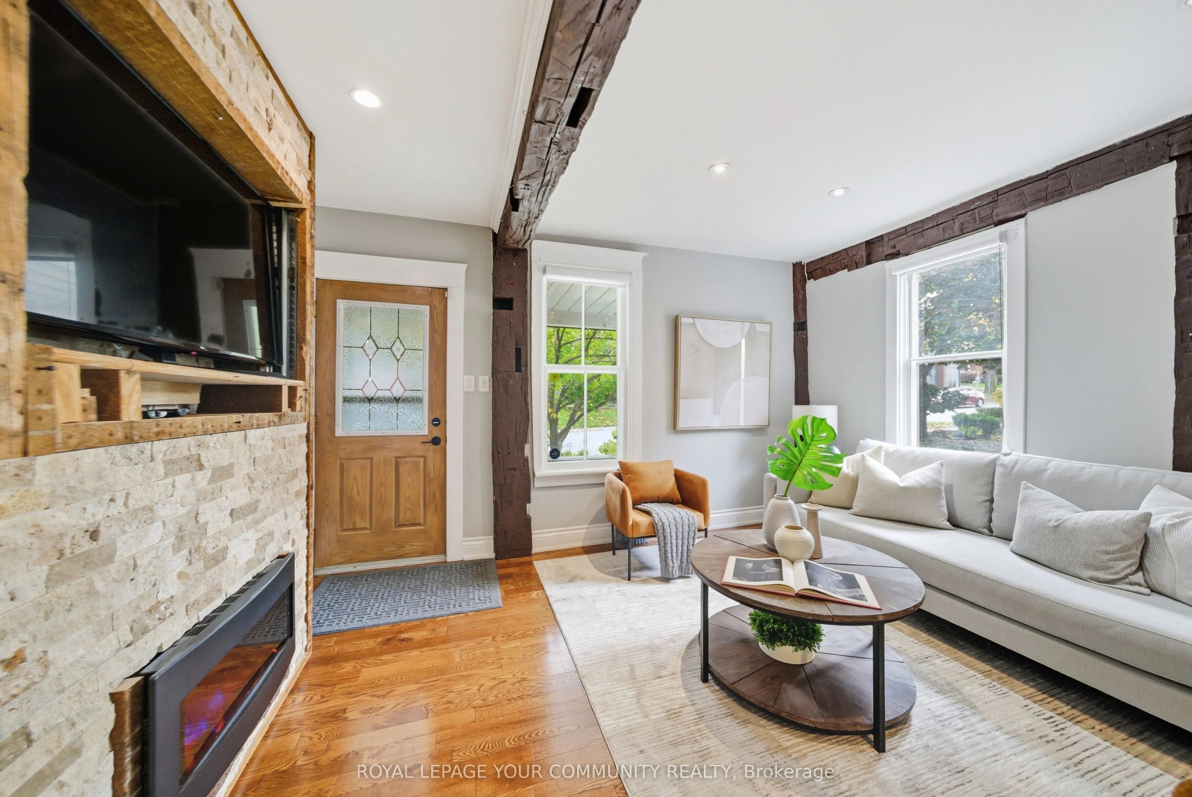 30 Elizabeth Street S