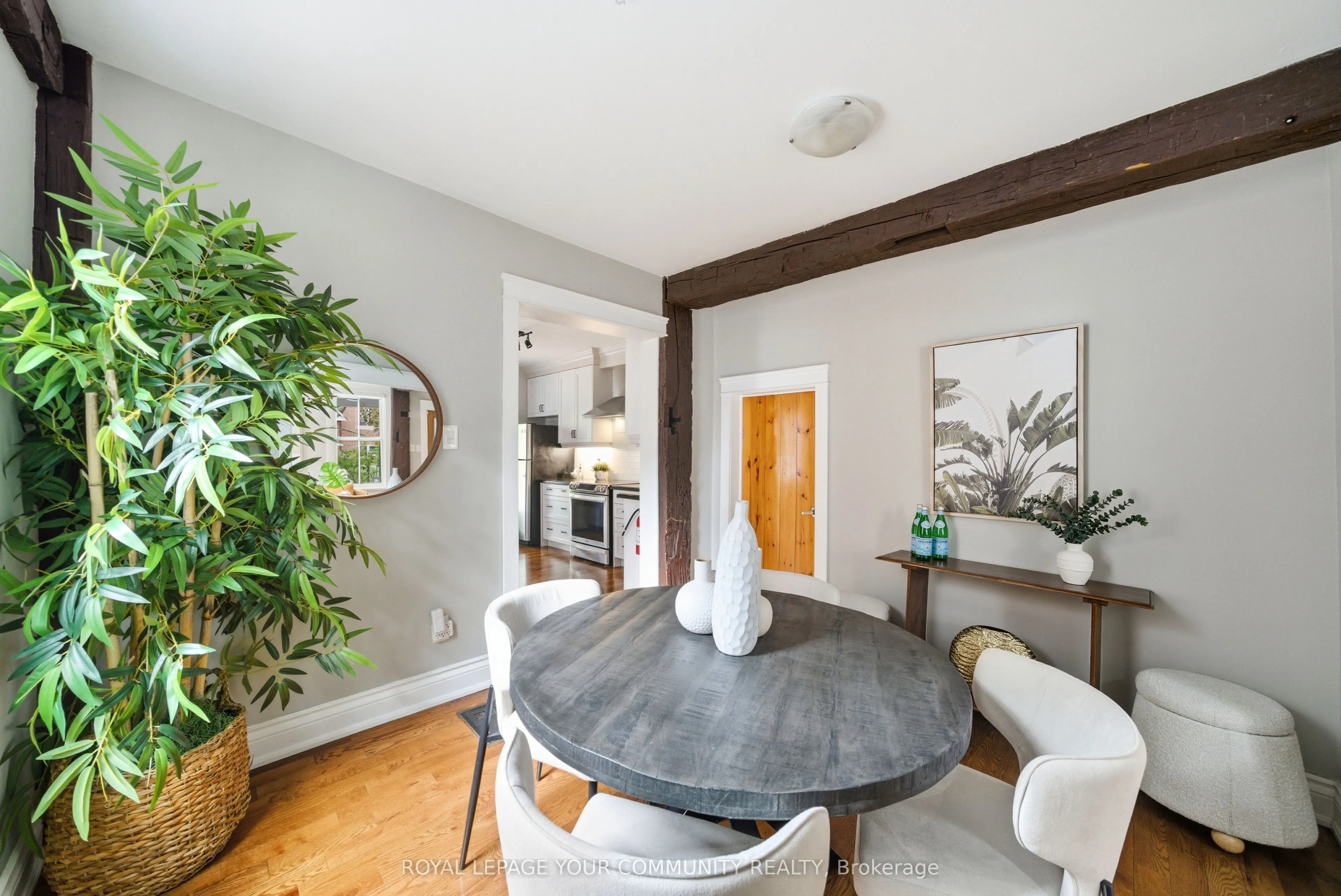 30 Elizabeth Street S