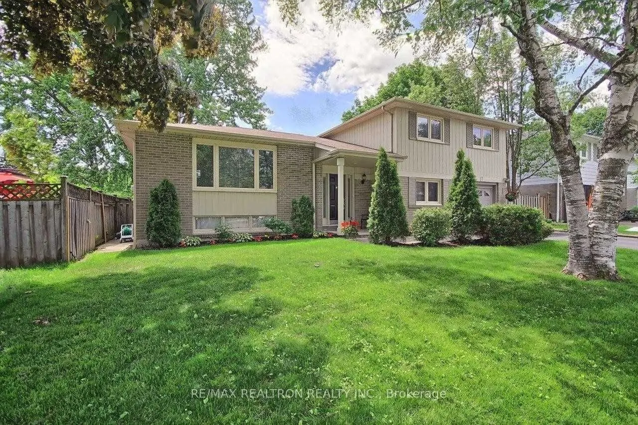 17 Hill Drive