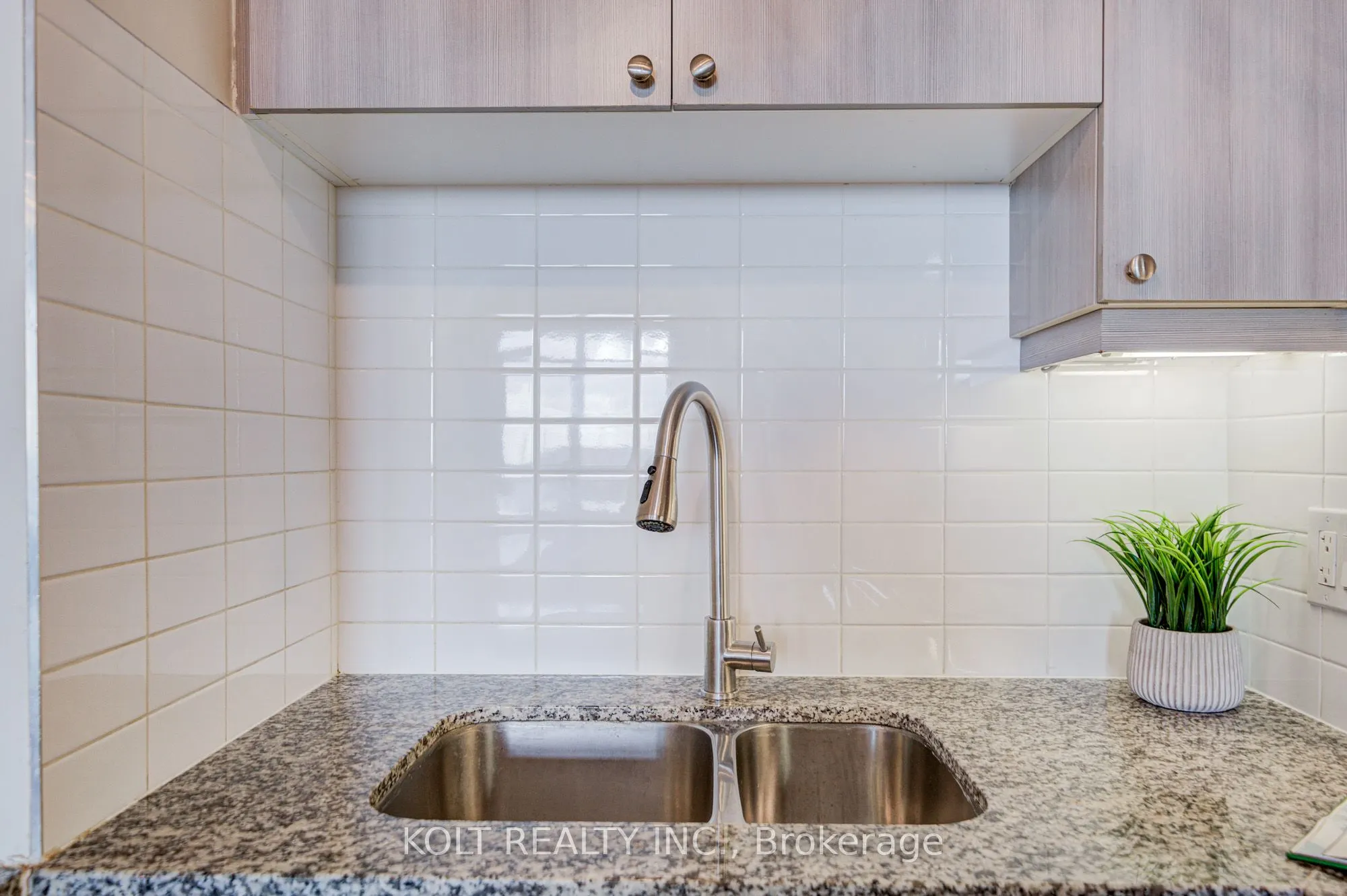 24 Woodstream Boulevard, #PH1013