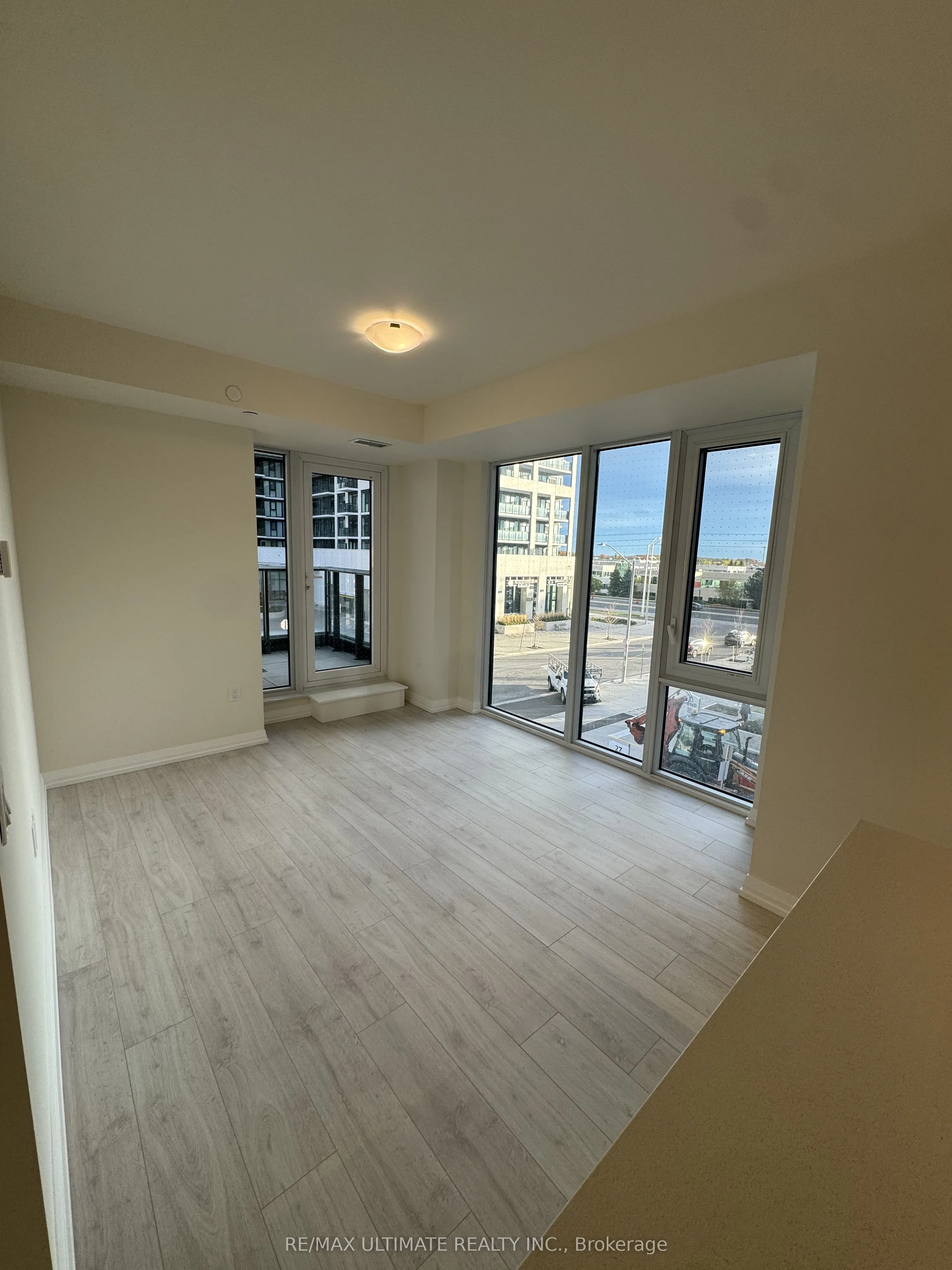 27 Korda Gate, #216