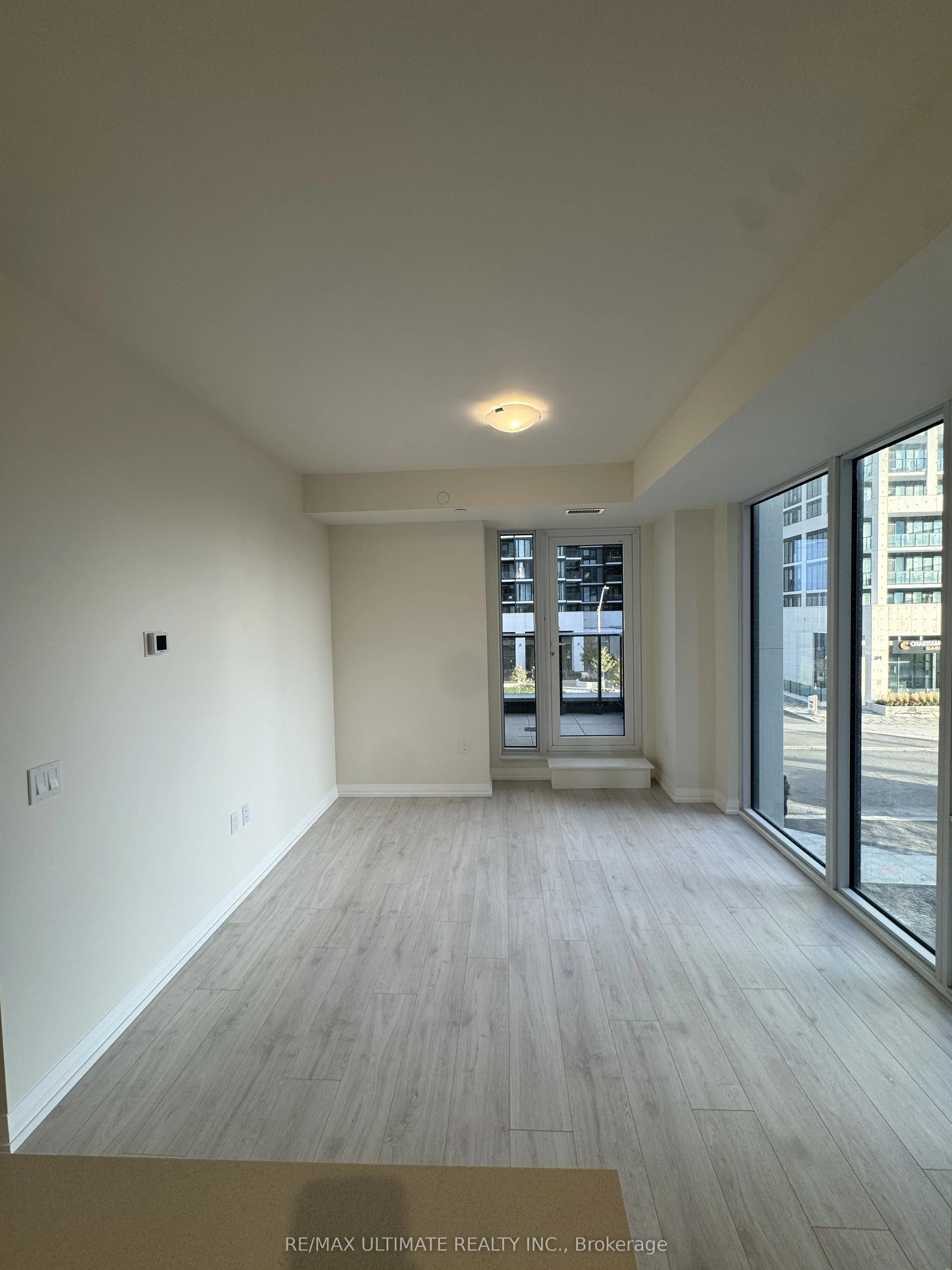 27 Korda Gate, #216