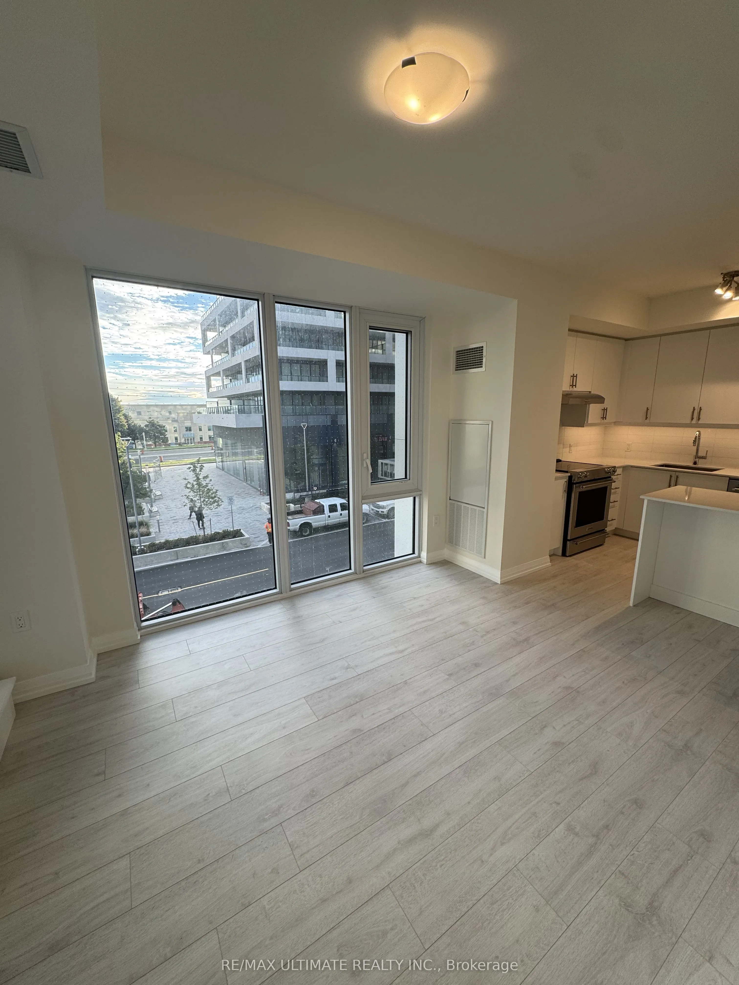 27 Korda Gate, #216