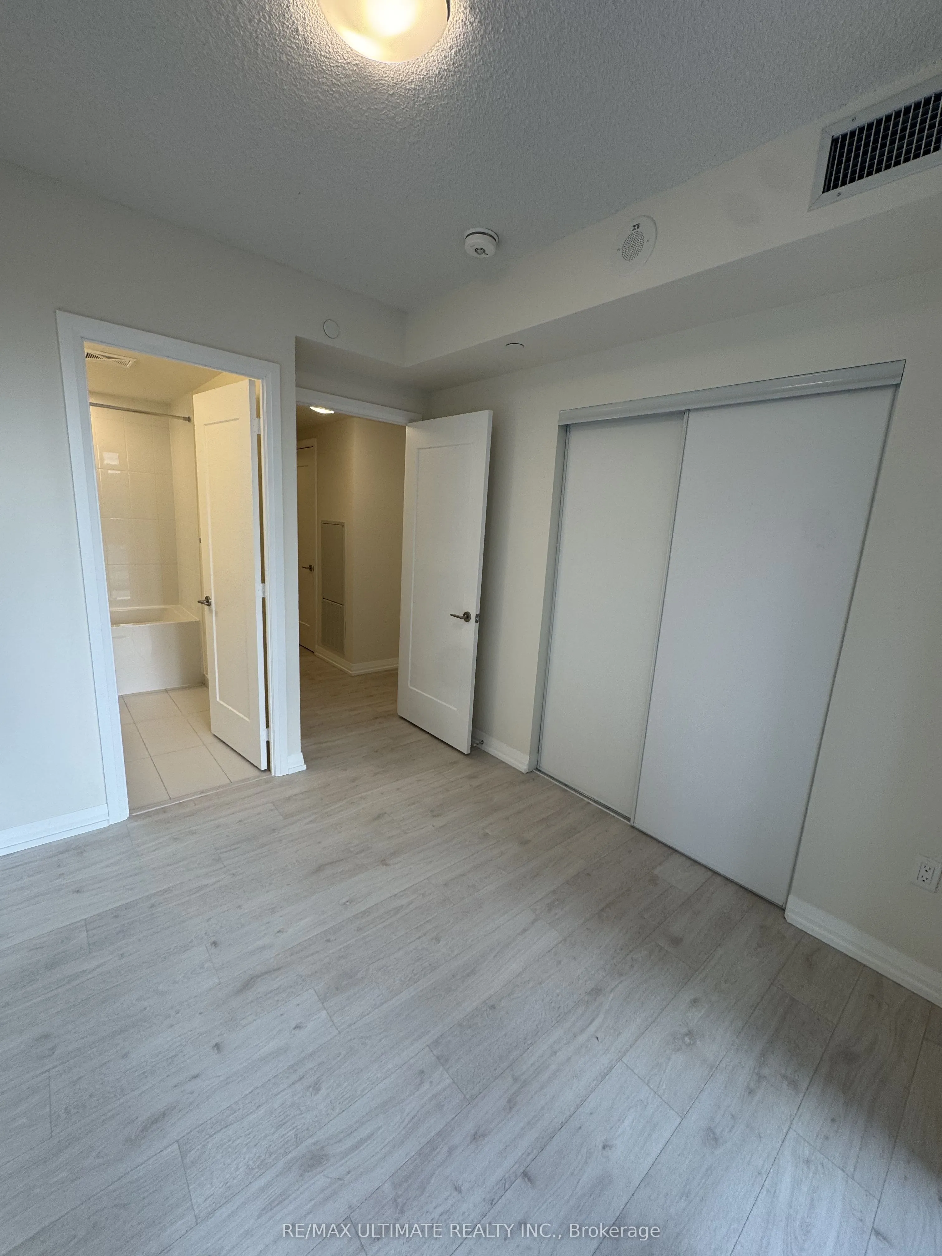 27 Korda Gate, #216