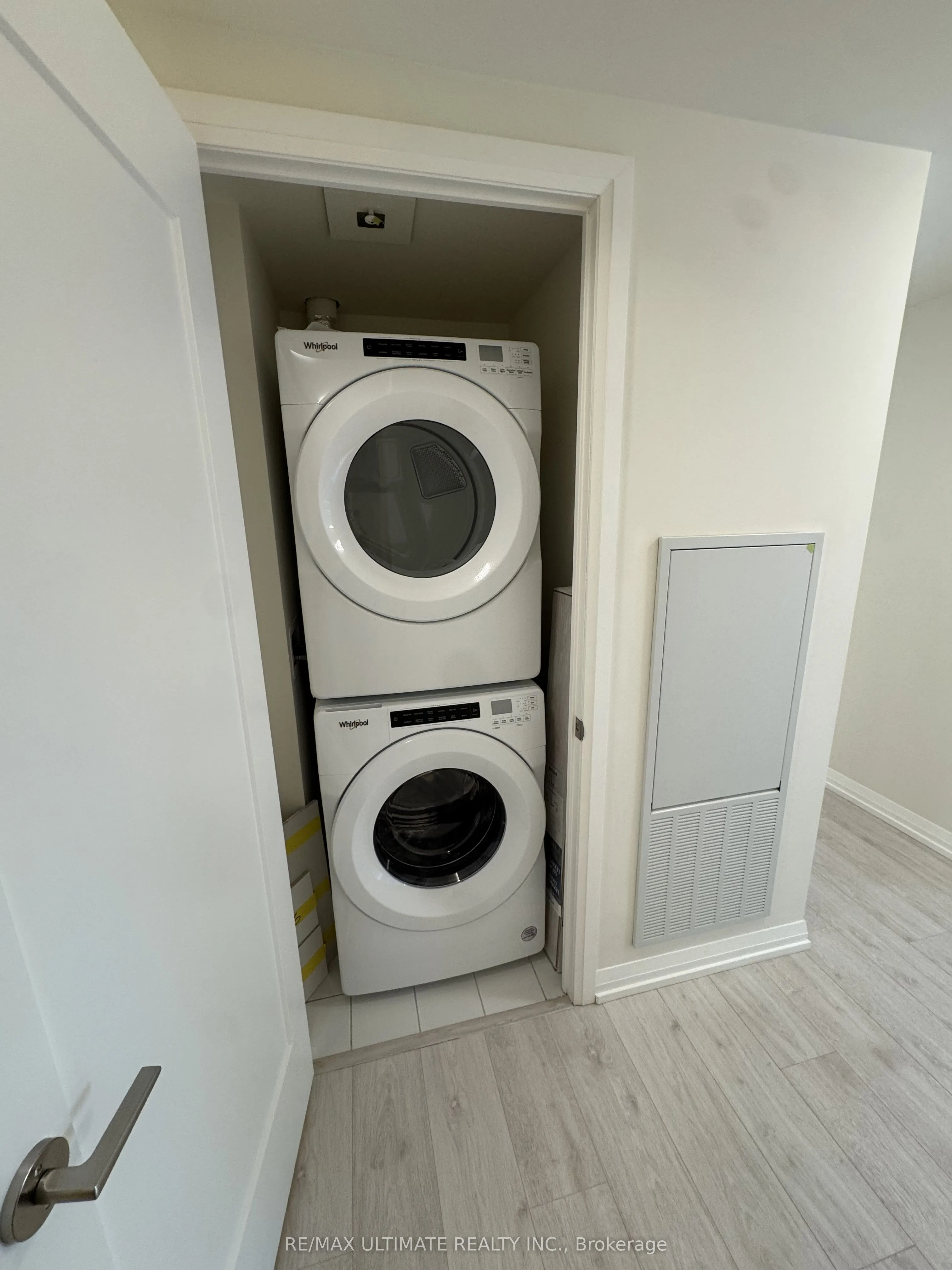 27 Korda Gate, #216
