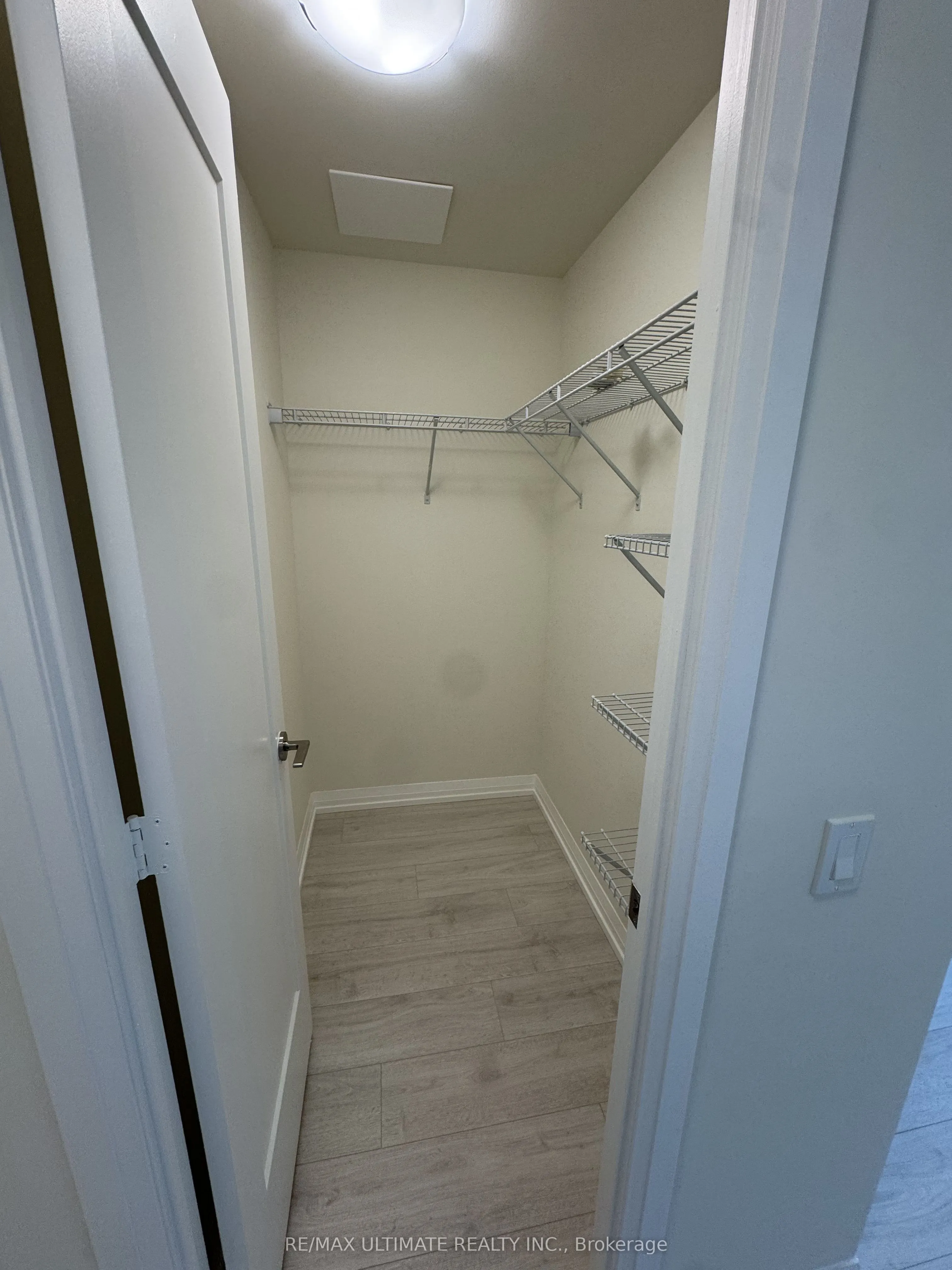 27 Korda Gate, #216