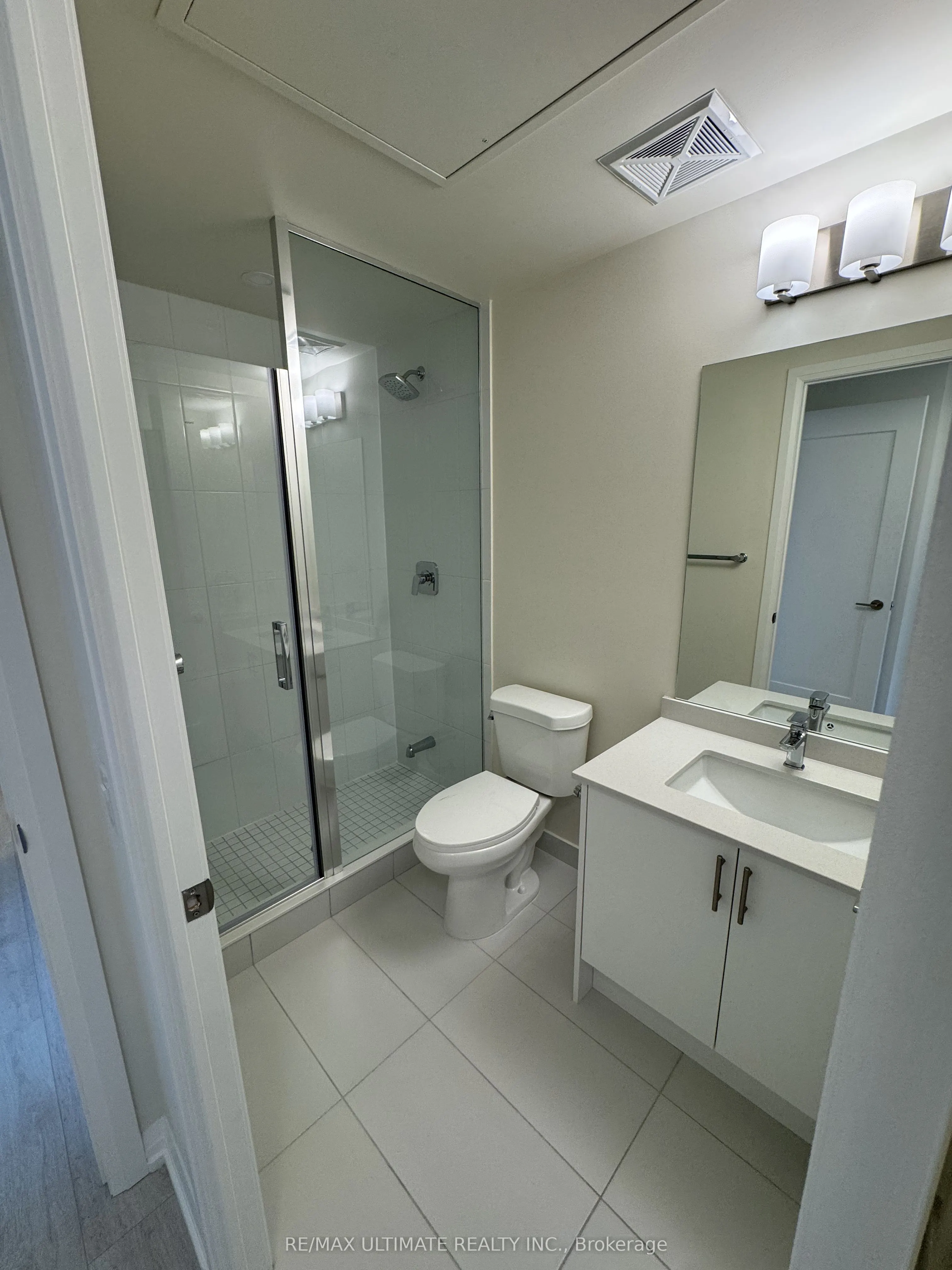 27 Korda Gate, #216